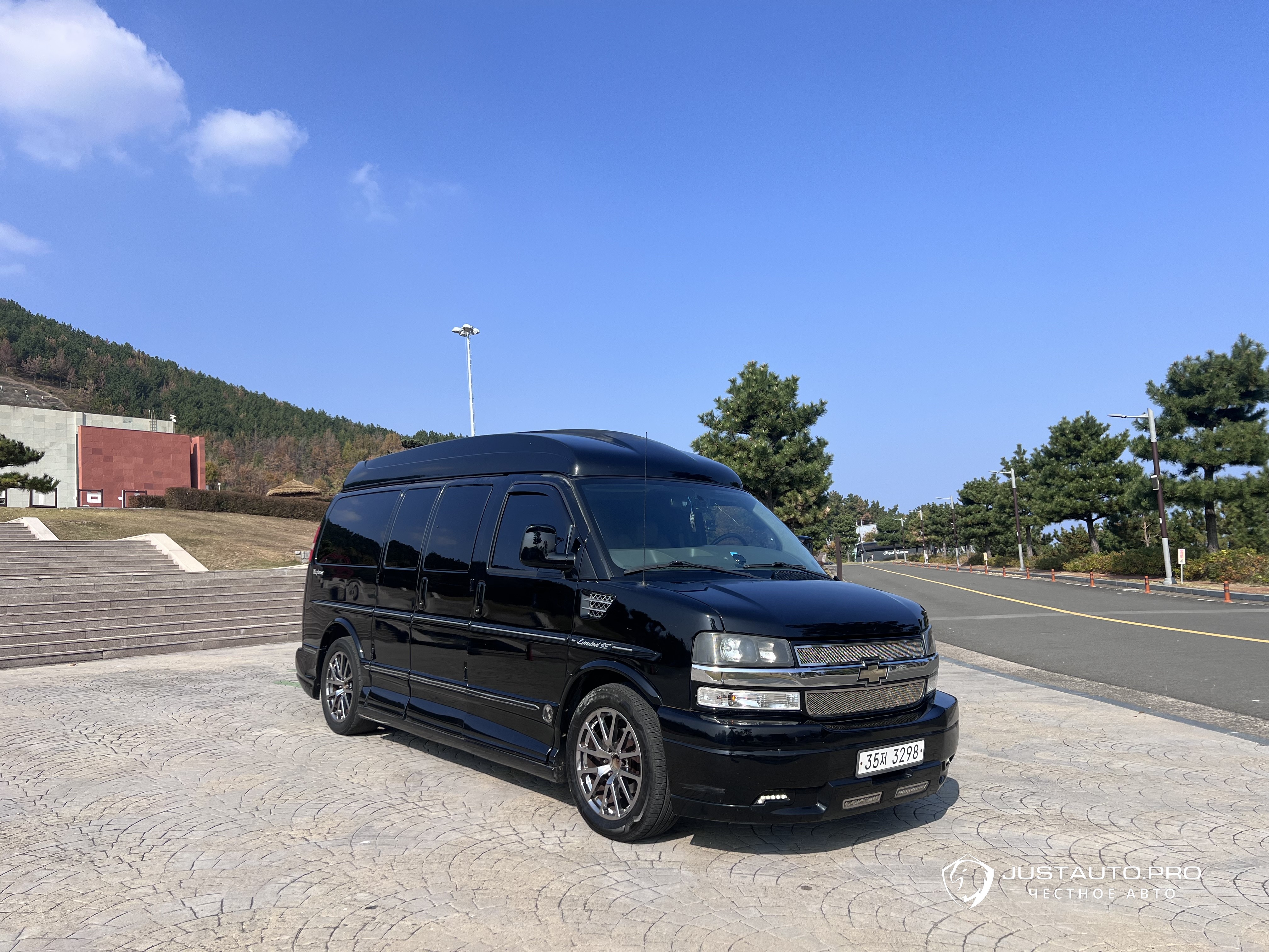 Автомобиль Chevrolet Express Van