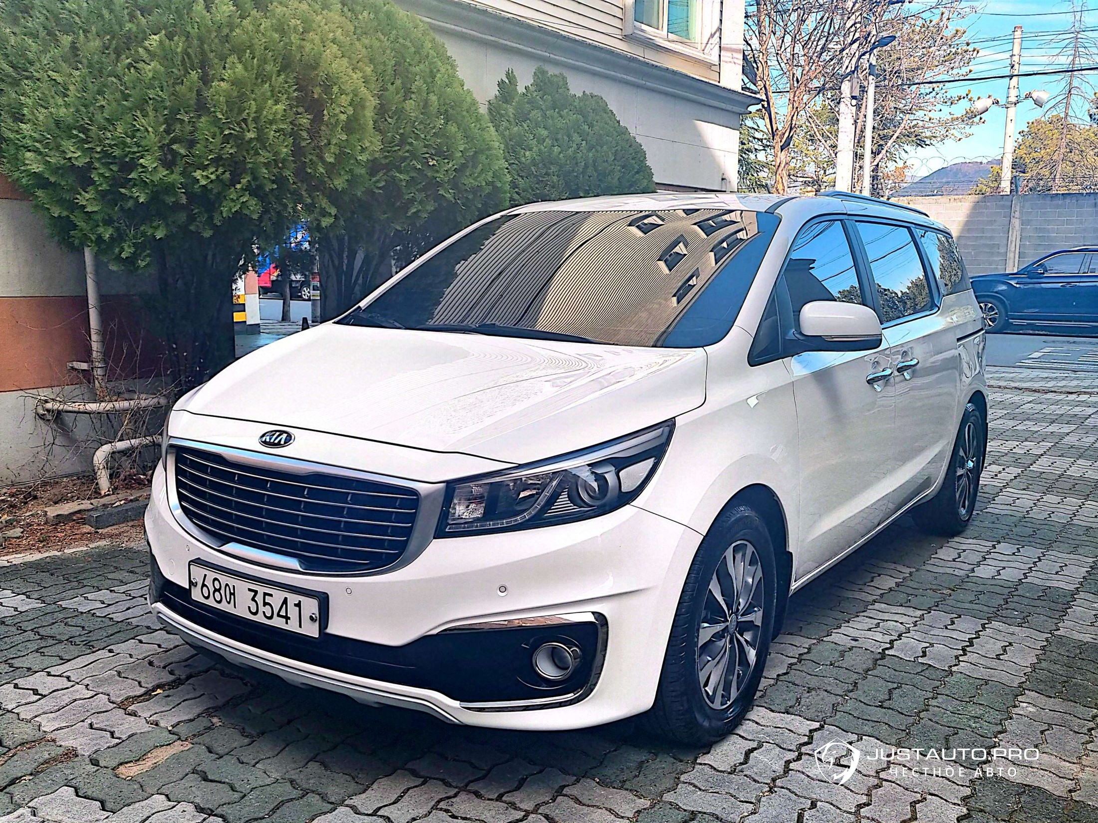 Автомобиль Kia Canival