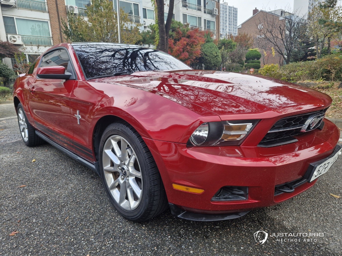 Автомобиль Ford Mustang