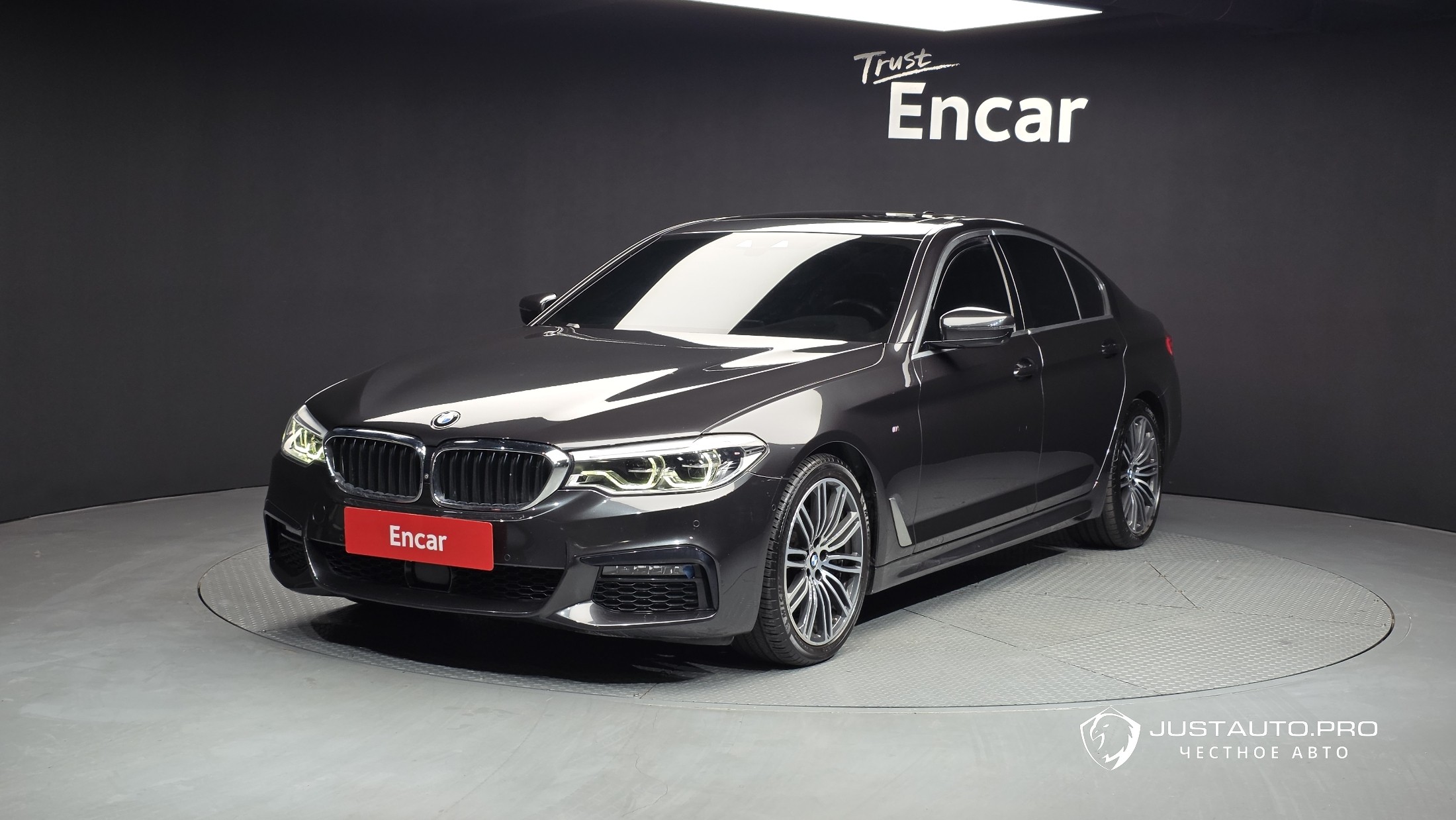 Автомобиль BMW 5-Series