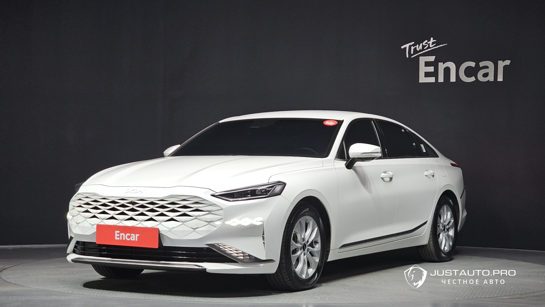 Автомобиль Kia K8