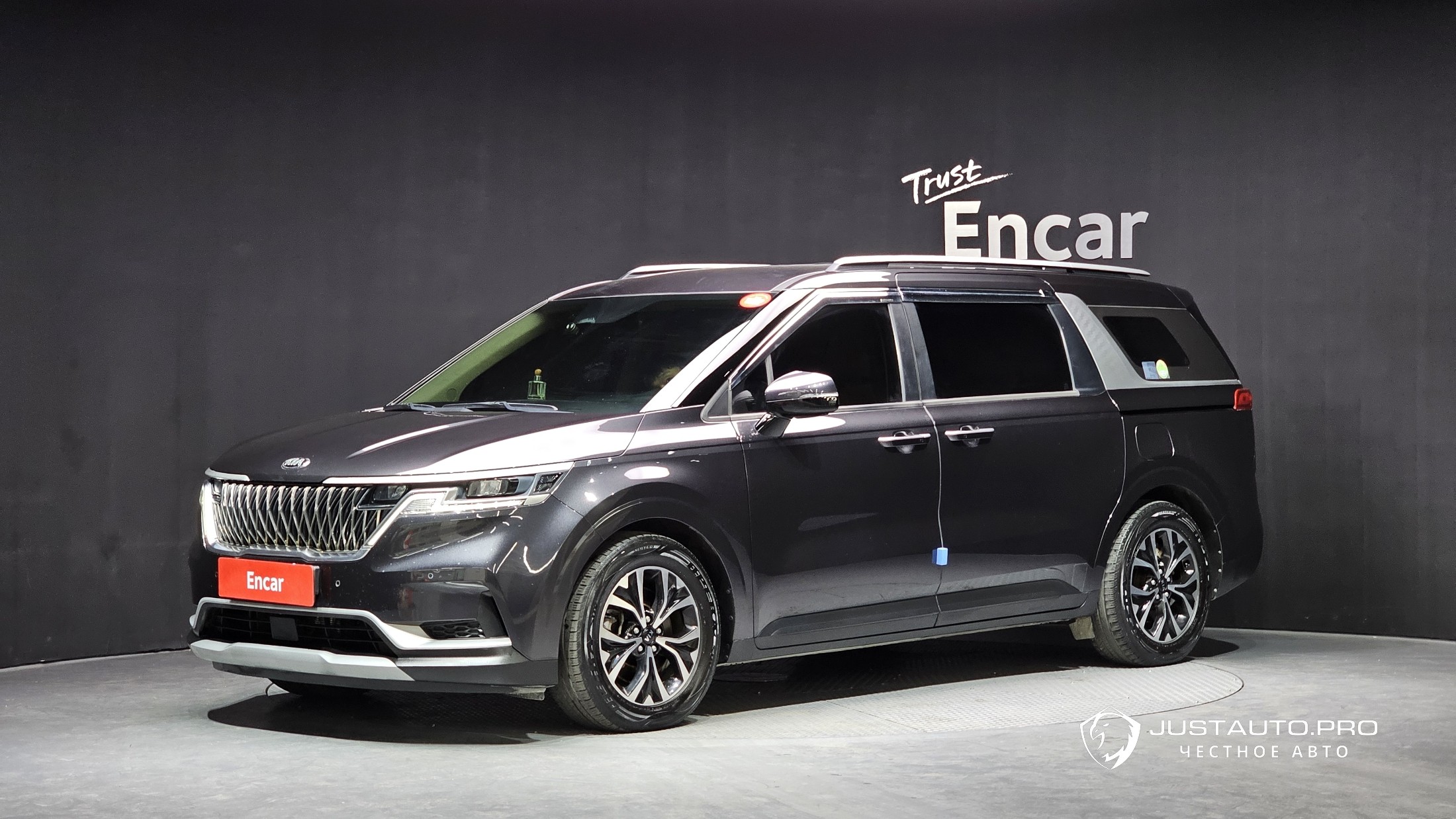 Автомобиль Kia Canival