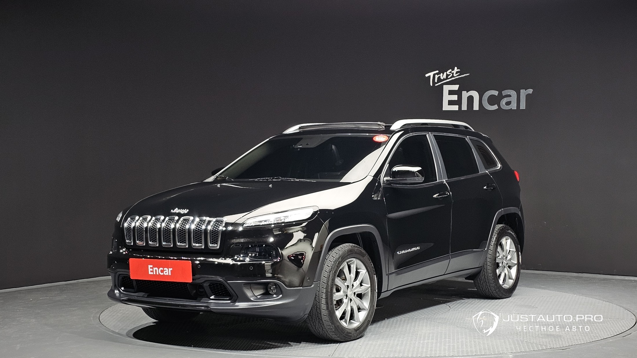 Автомобиль Jeep Cherokee