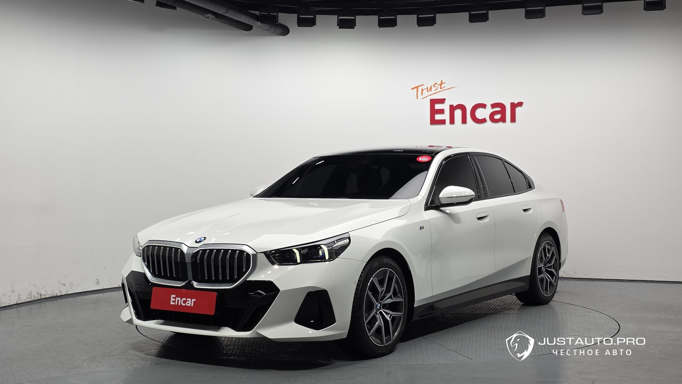 Автомобиль BMW 5-Series