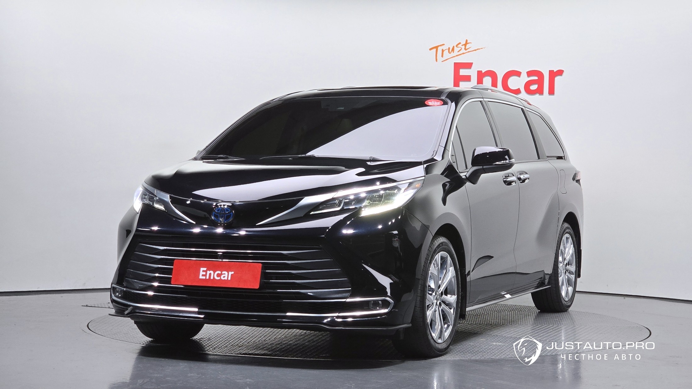 Автомобиль Toyota Sienna