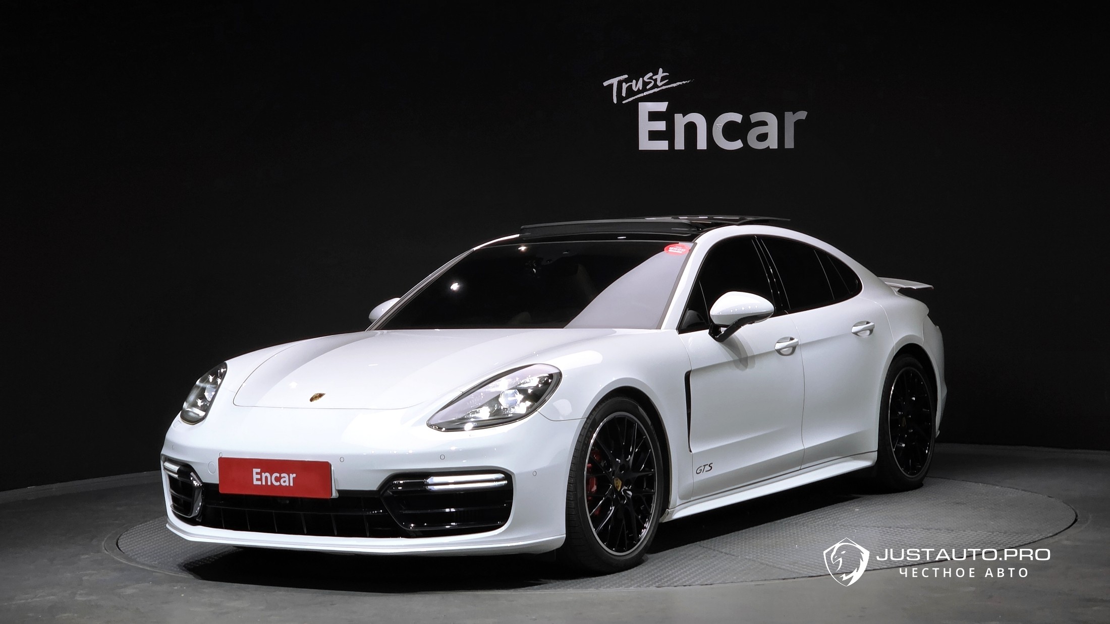 Автомобиль Porsche Panamera