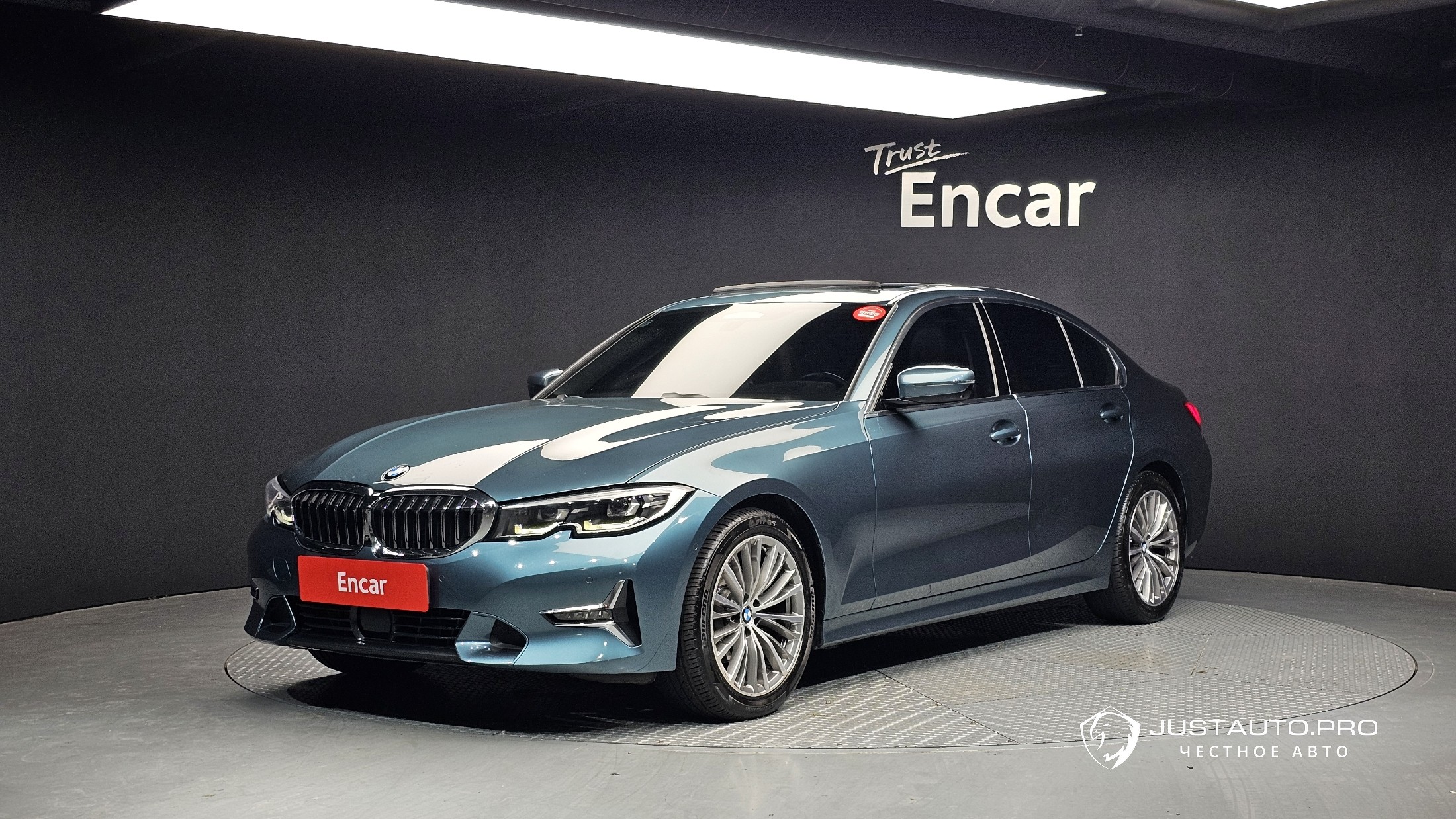 Автомобиль BMW 3-Series