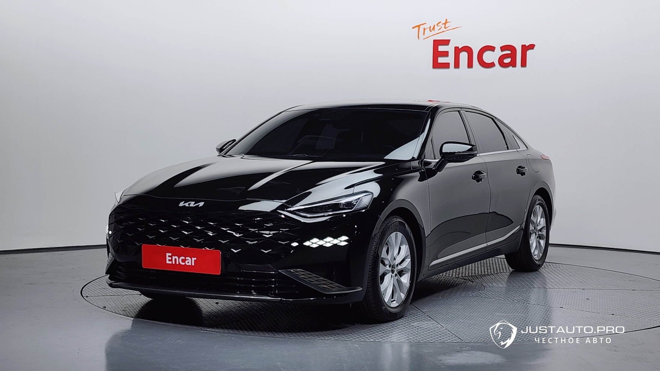 Автомобиль Kia K8