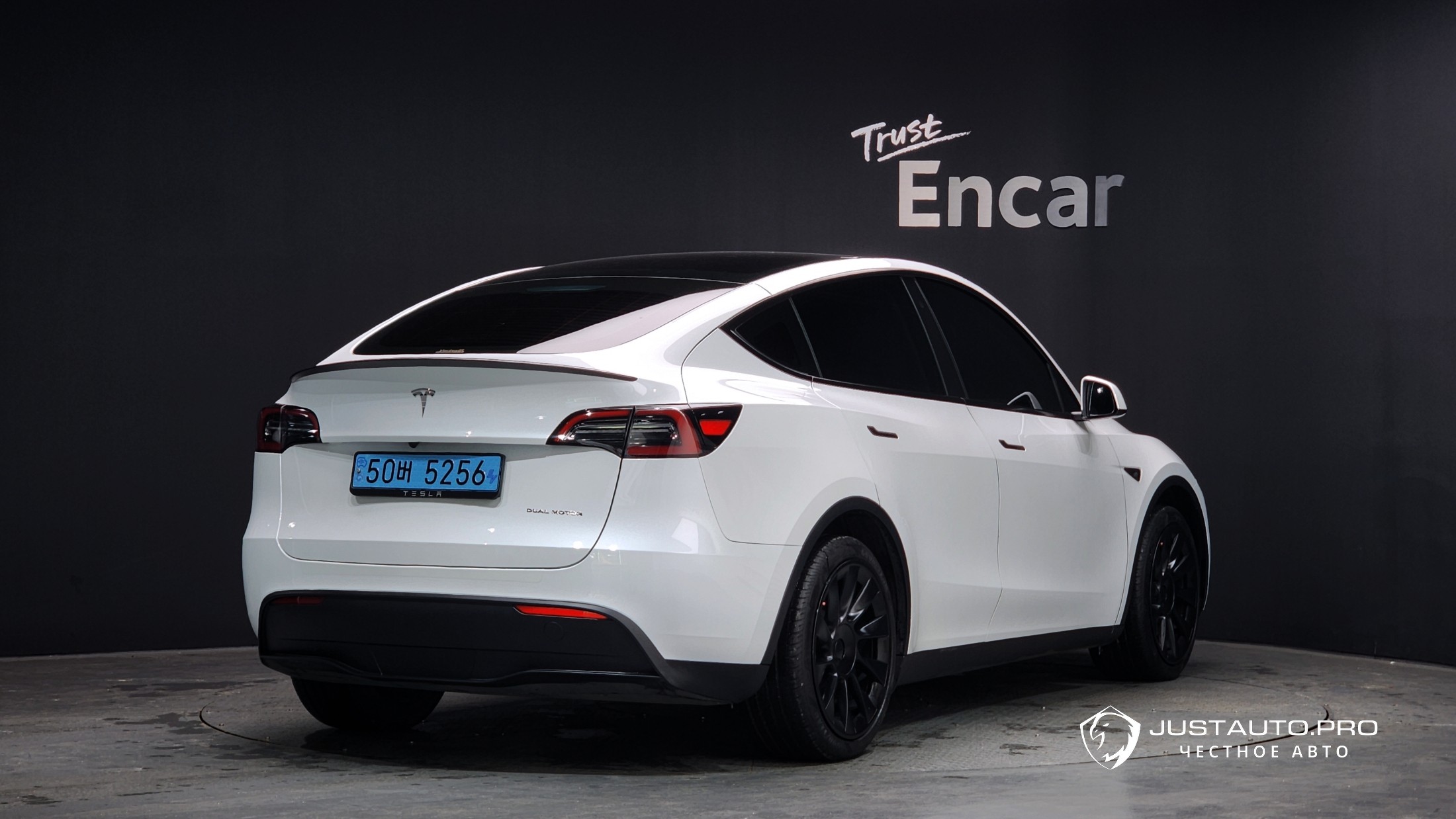 Автомобиль Tesla Model Y