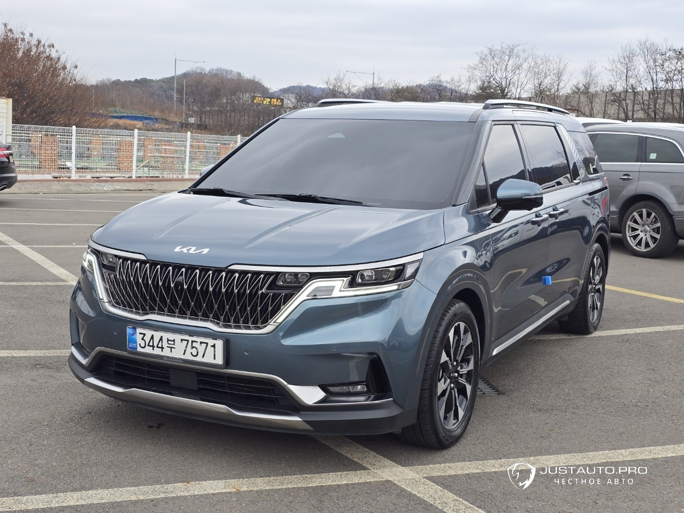 Автомобиль Kia Canival