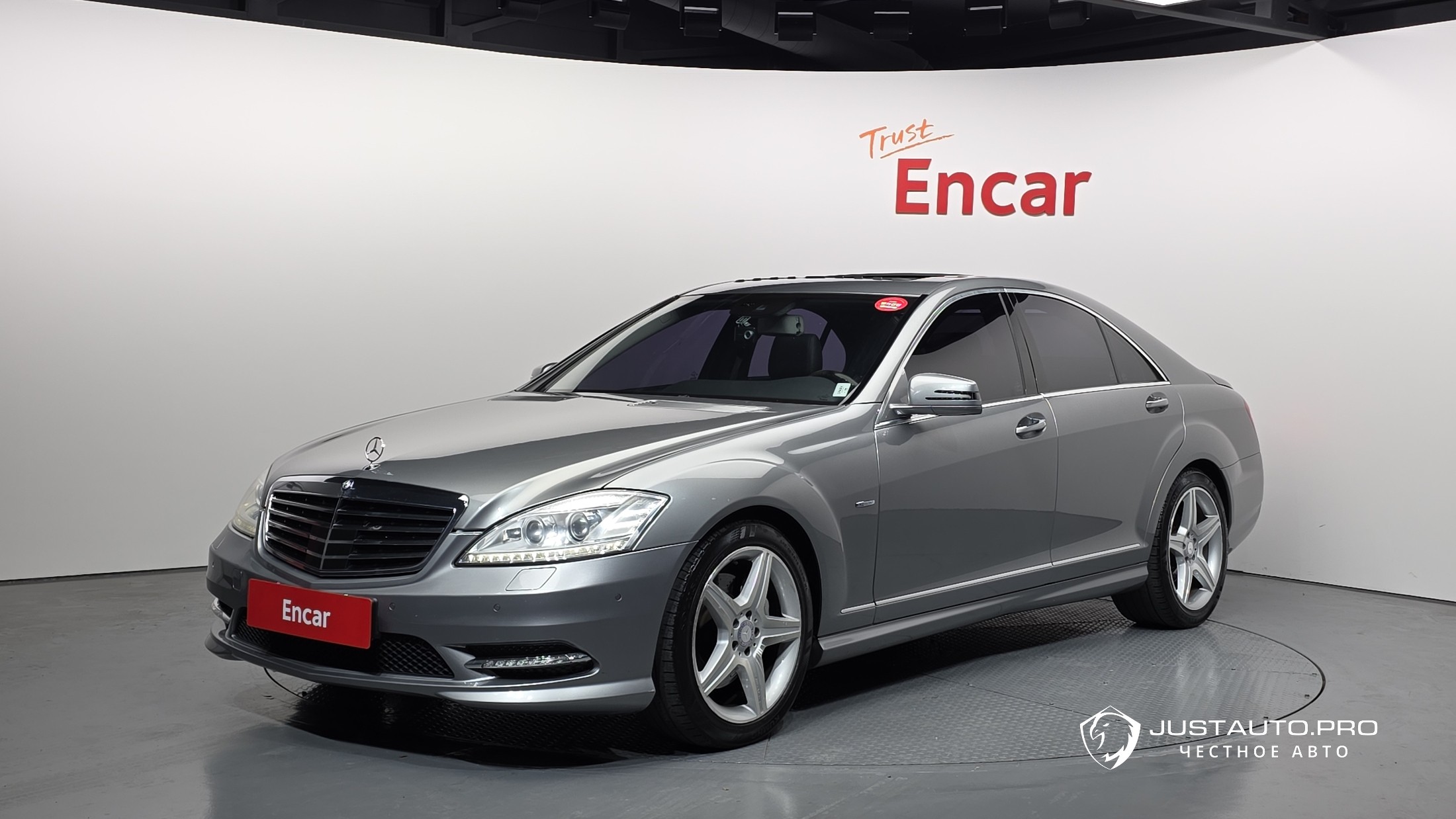 Автомобиль Mercedes-Benz S-Class