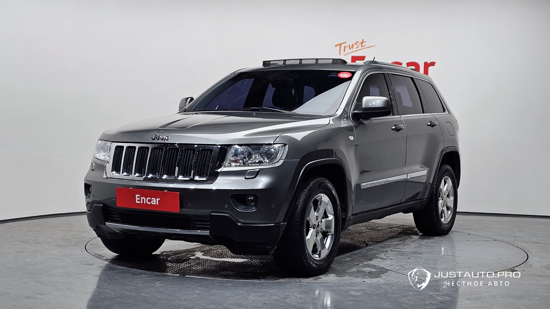 Автомобиль Jeep Cherokee