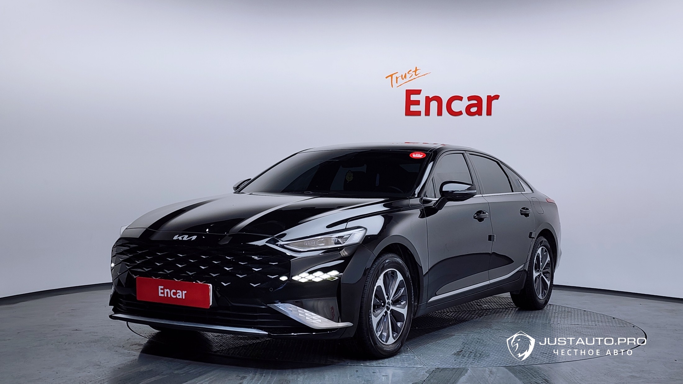 Автомобиль Kia K8