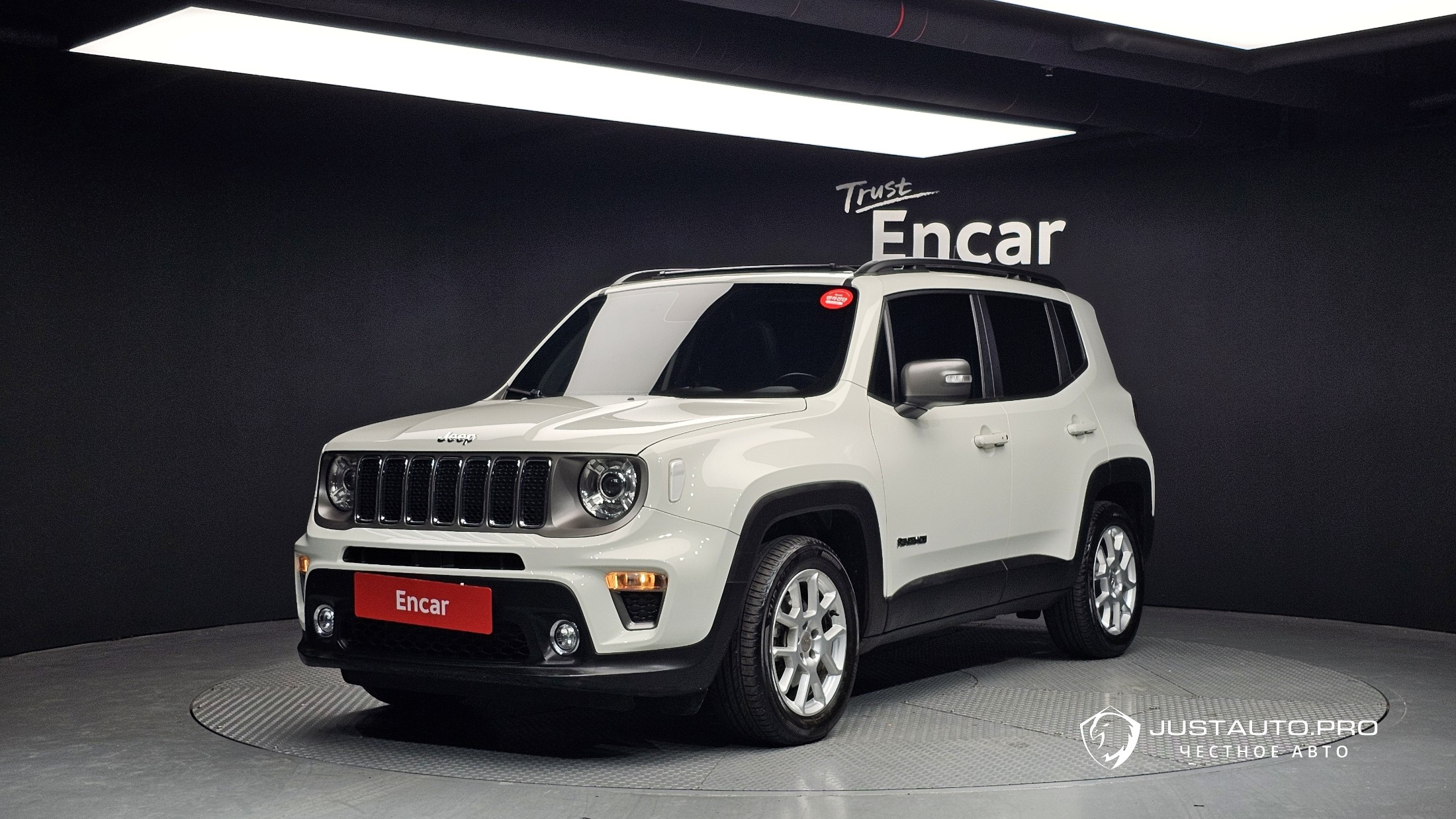 Автомобиль Jeep Renegade