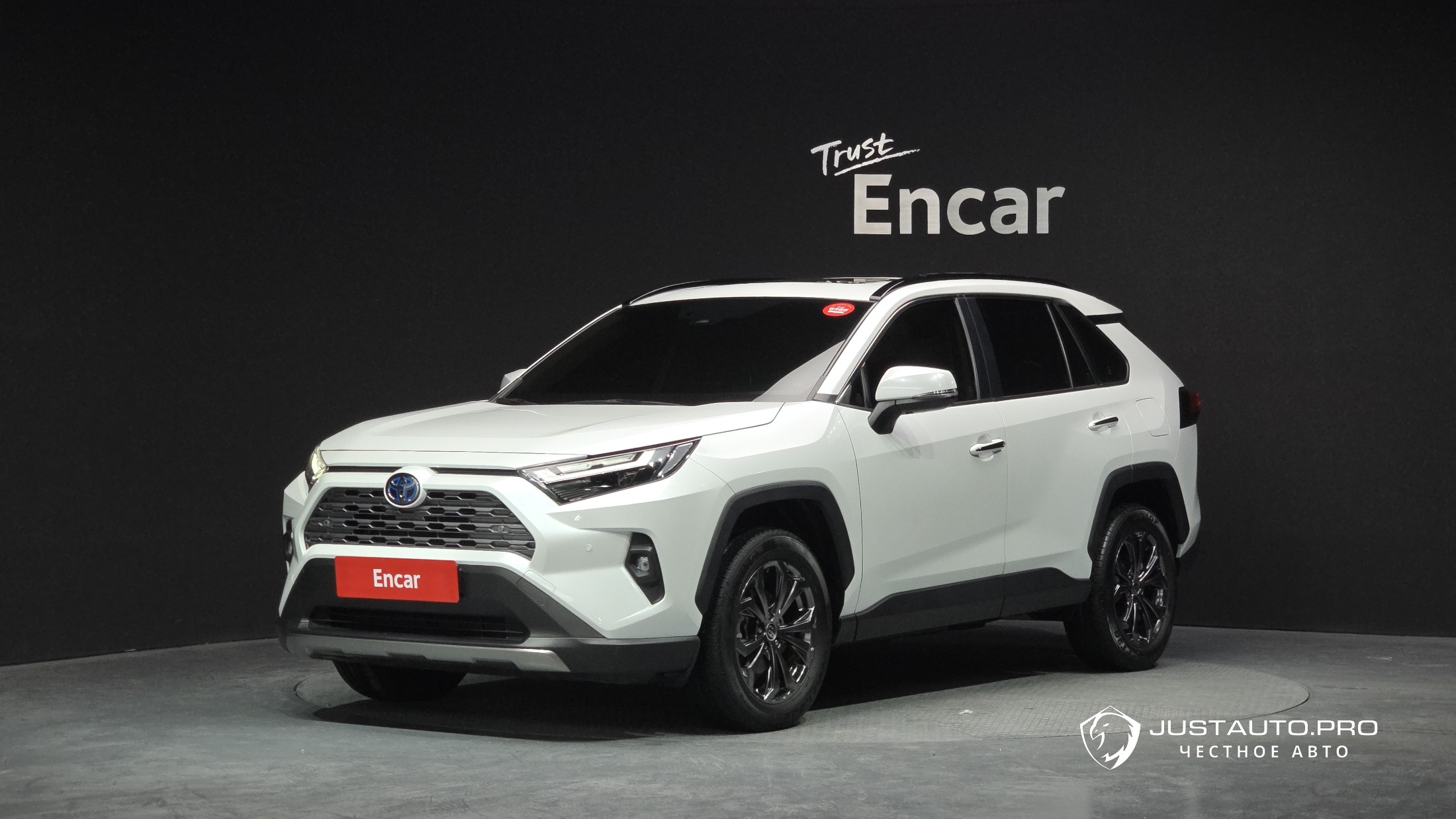 Автомобиль Toyota RAV4