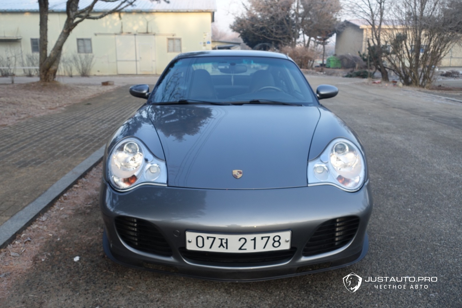 Автомобиль Porsche 911