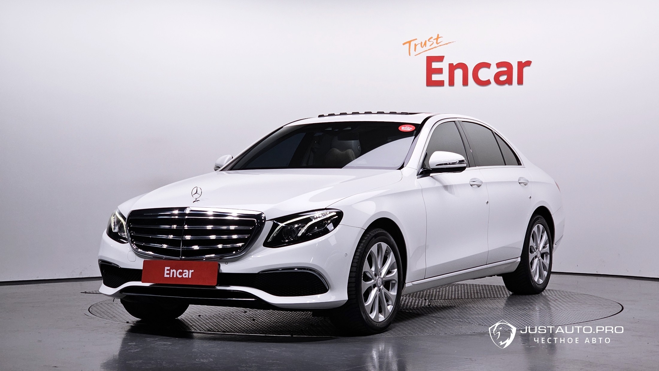 Автомобиль Mercedes-Benz E-Class