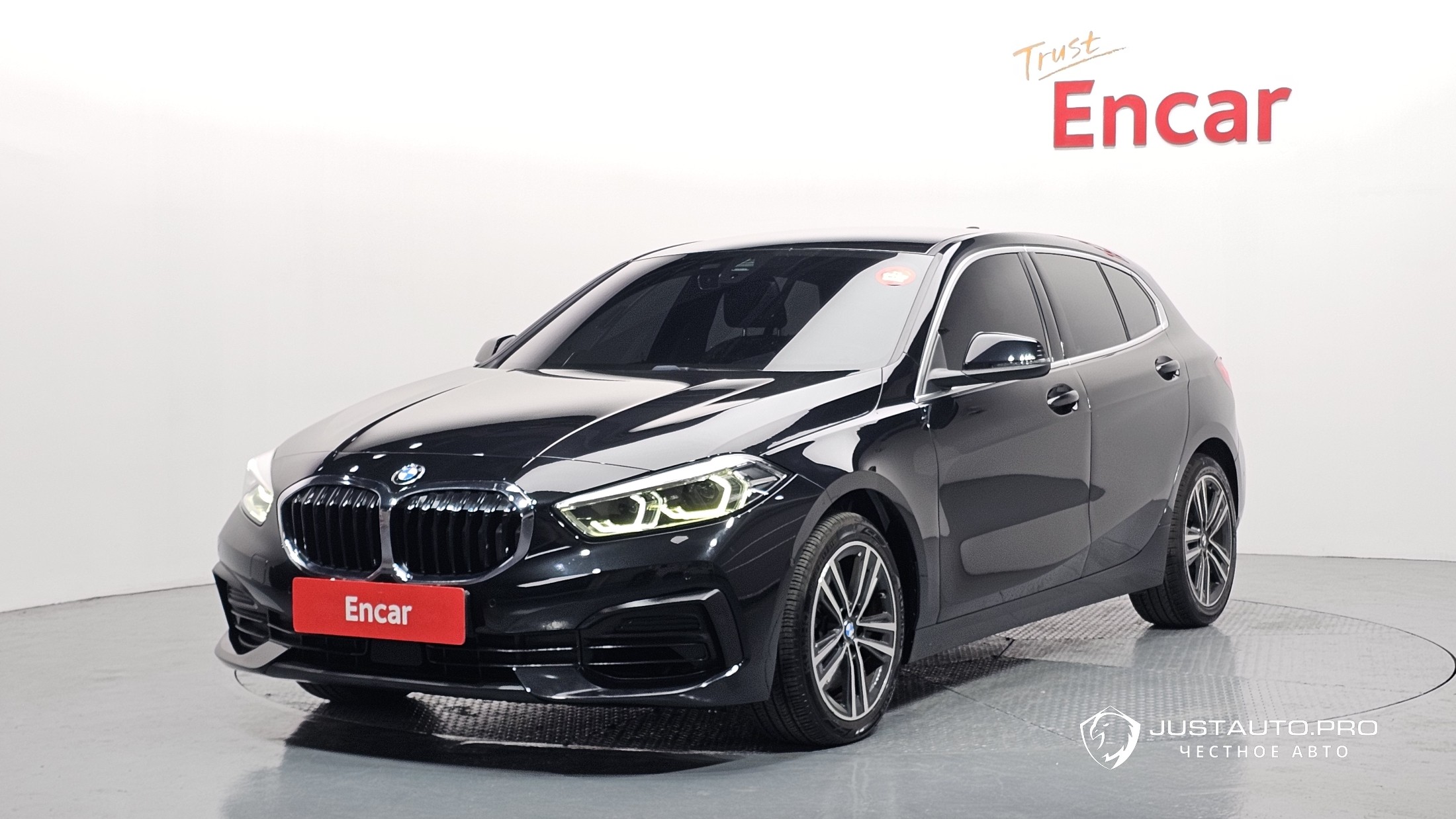 Автомобиль BMW 1-Series