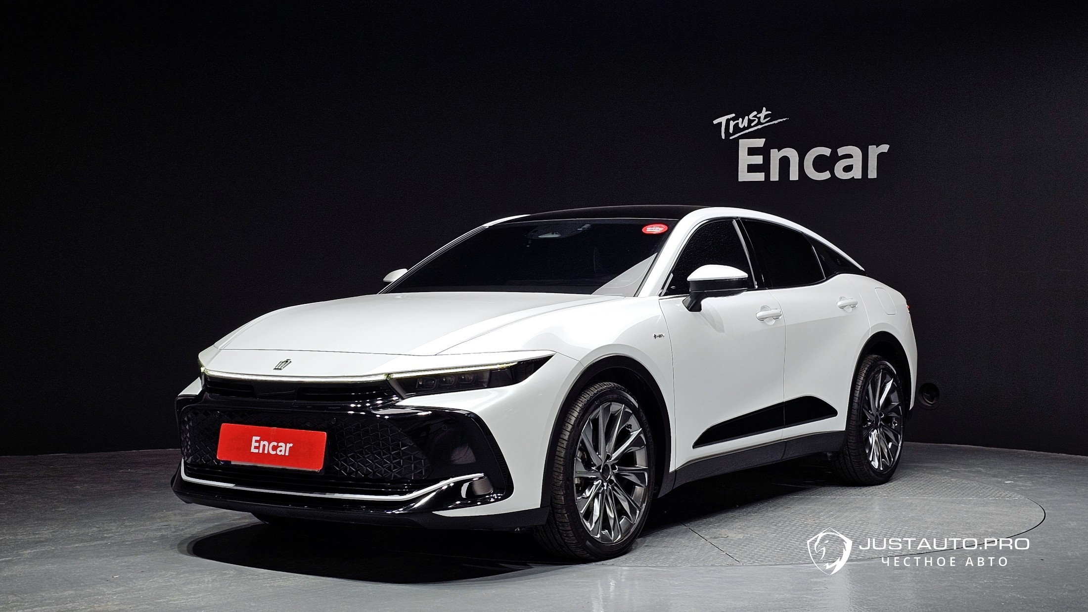 Автомобиль Toyota Crown