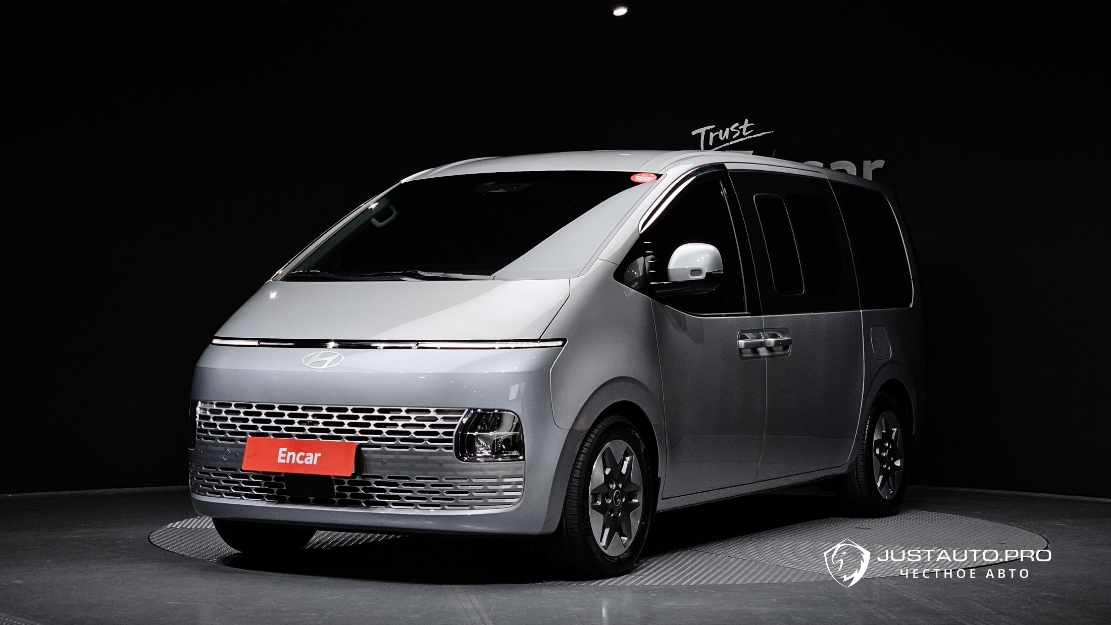 Автомобиль Hyundai Staria