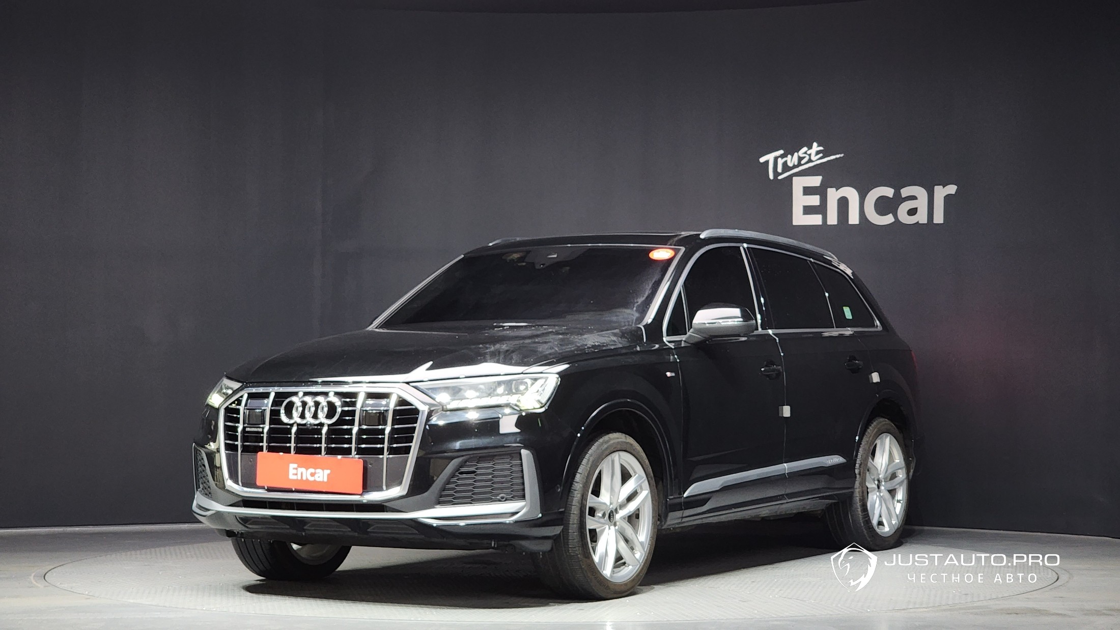 Автомобиль Audi Q7