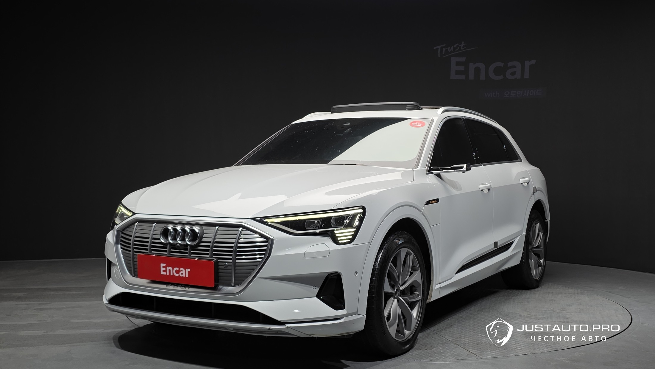 Автомобиль Audi e-tron