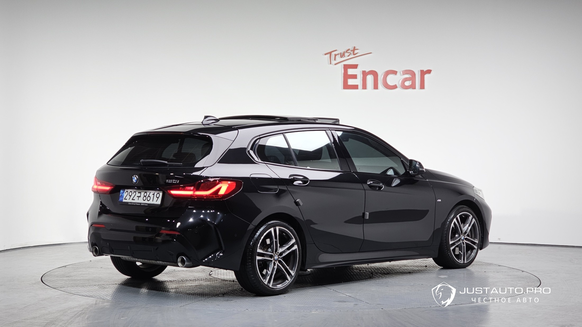 Автомобиль BMW 1-Series