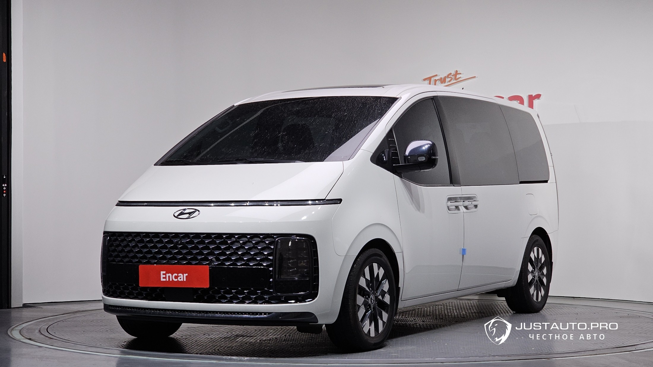 Автомобиль Hyundai Staria