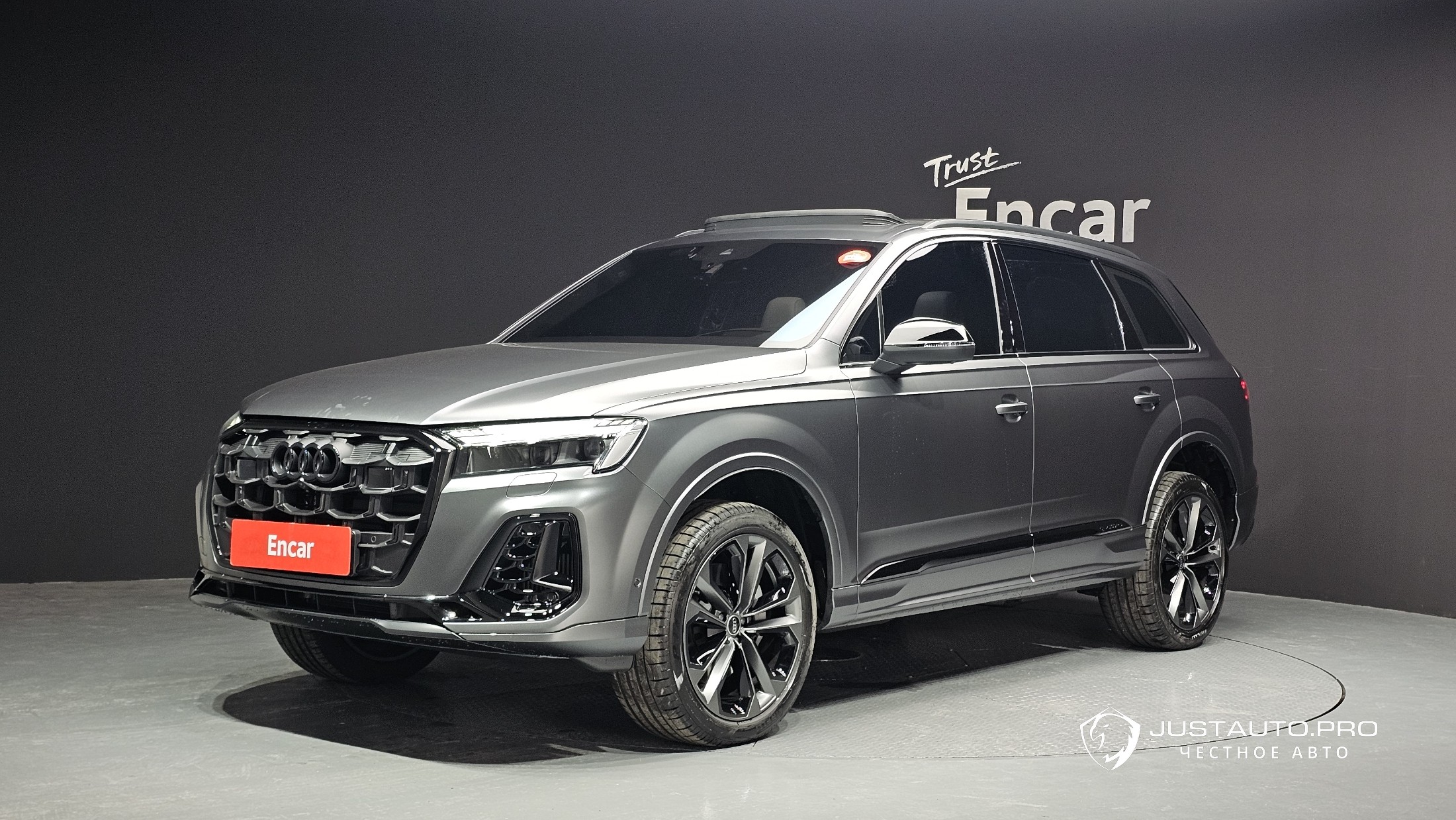 Автомобиль Audi Q7