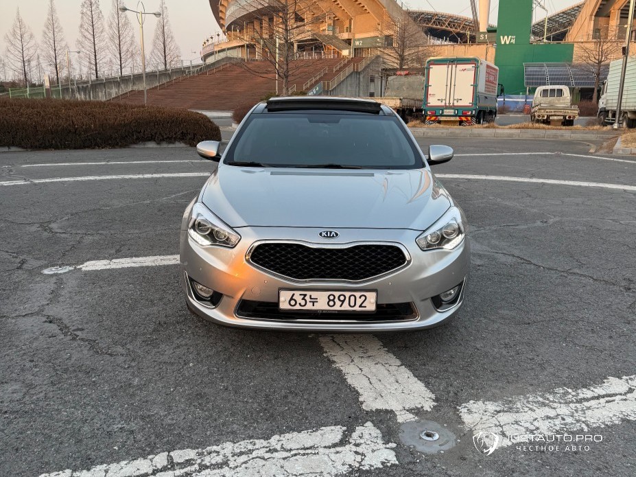 Автомобиль Kia K7