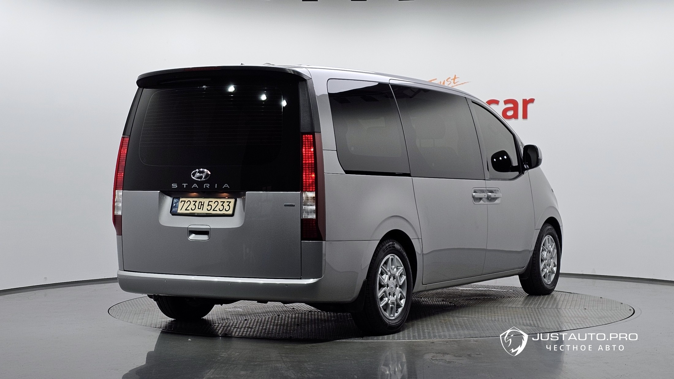 Автомобиль Hyundai Staria