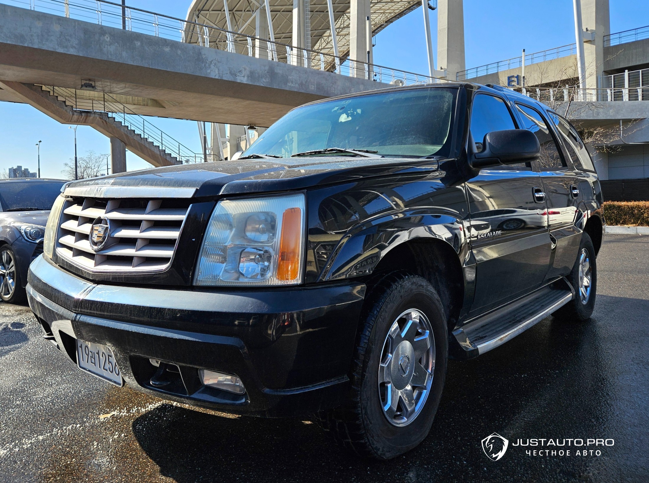 Автомобиль Cadillac Escalade