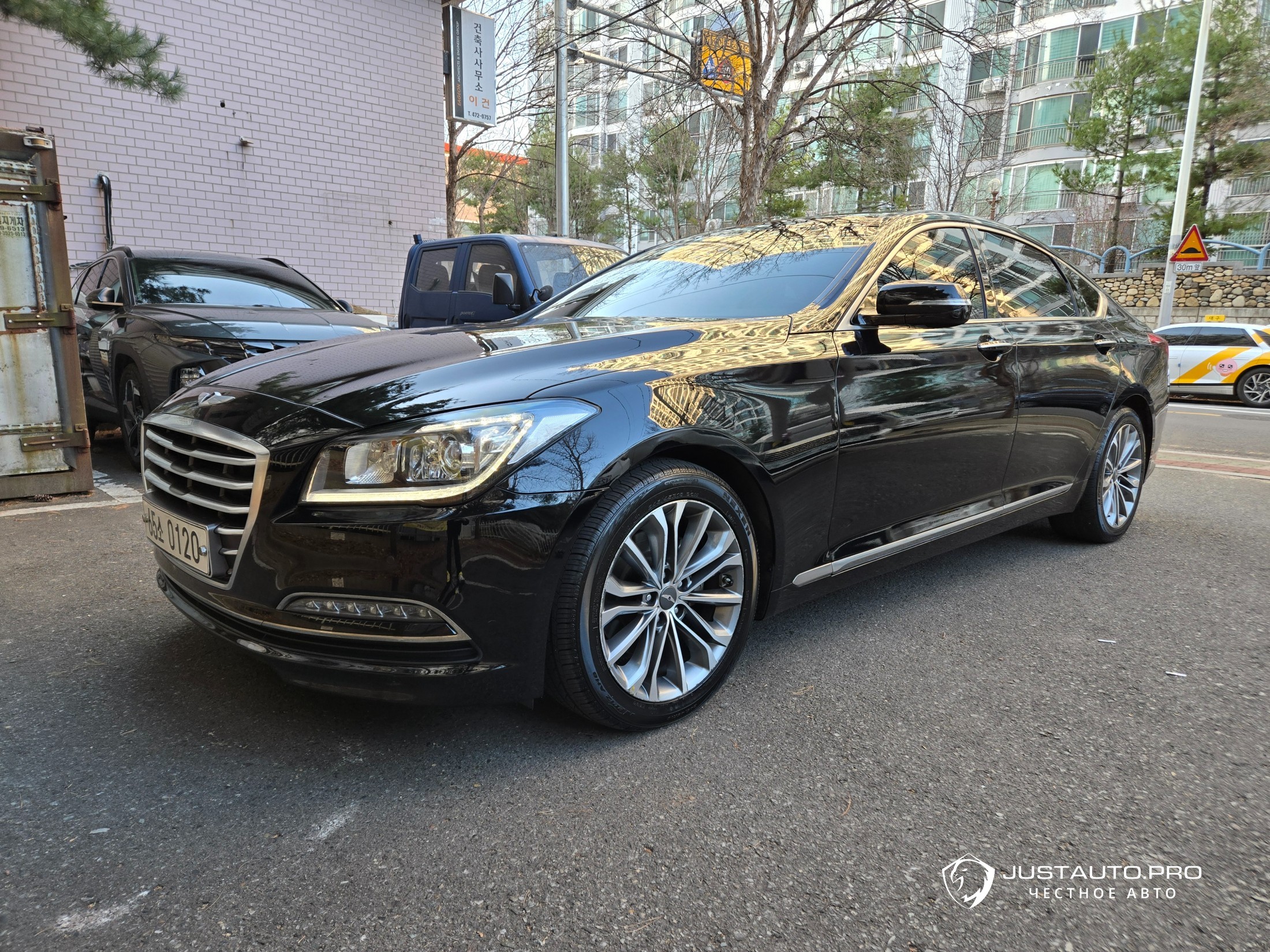 Автомобиль Hyundai Genesis