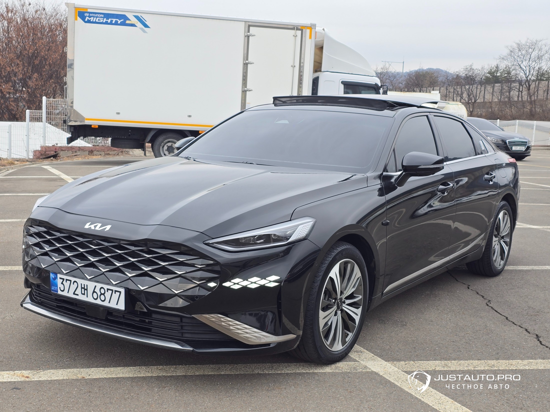 Автомобиль Kia K8