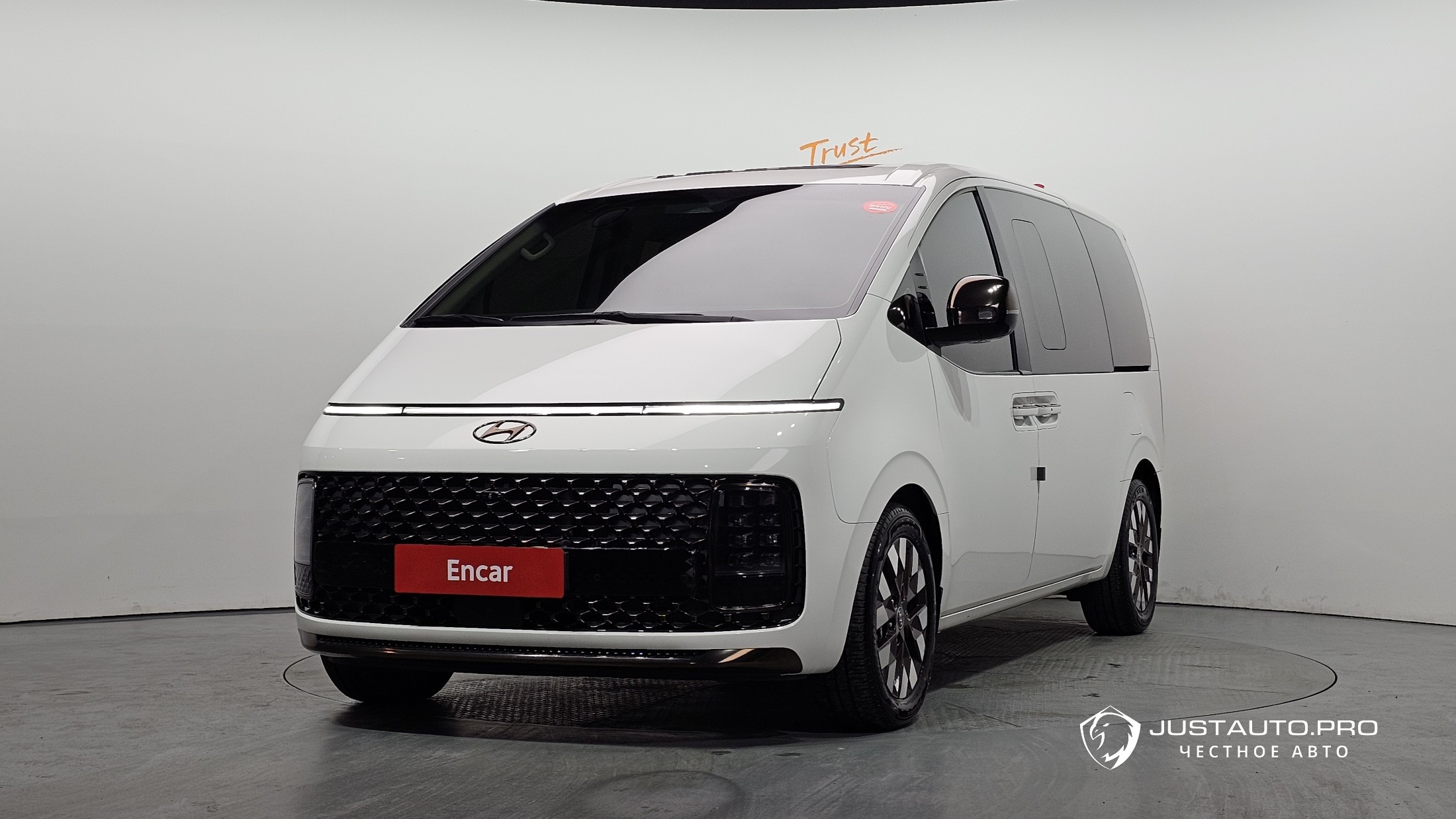 Автомобиль Hyundai Staria