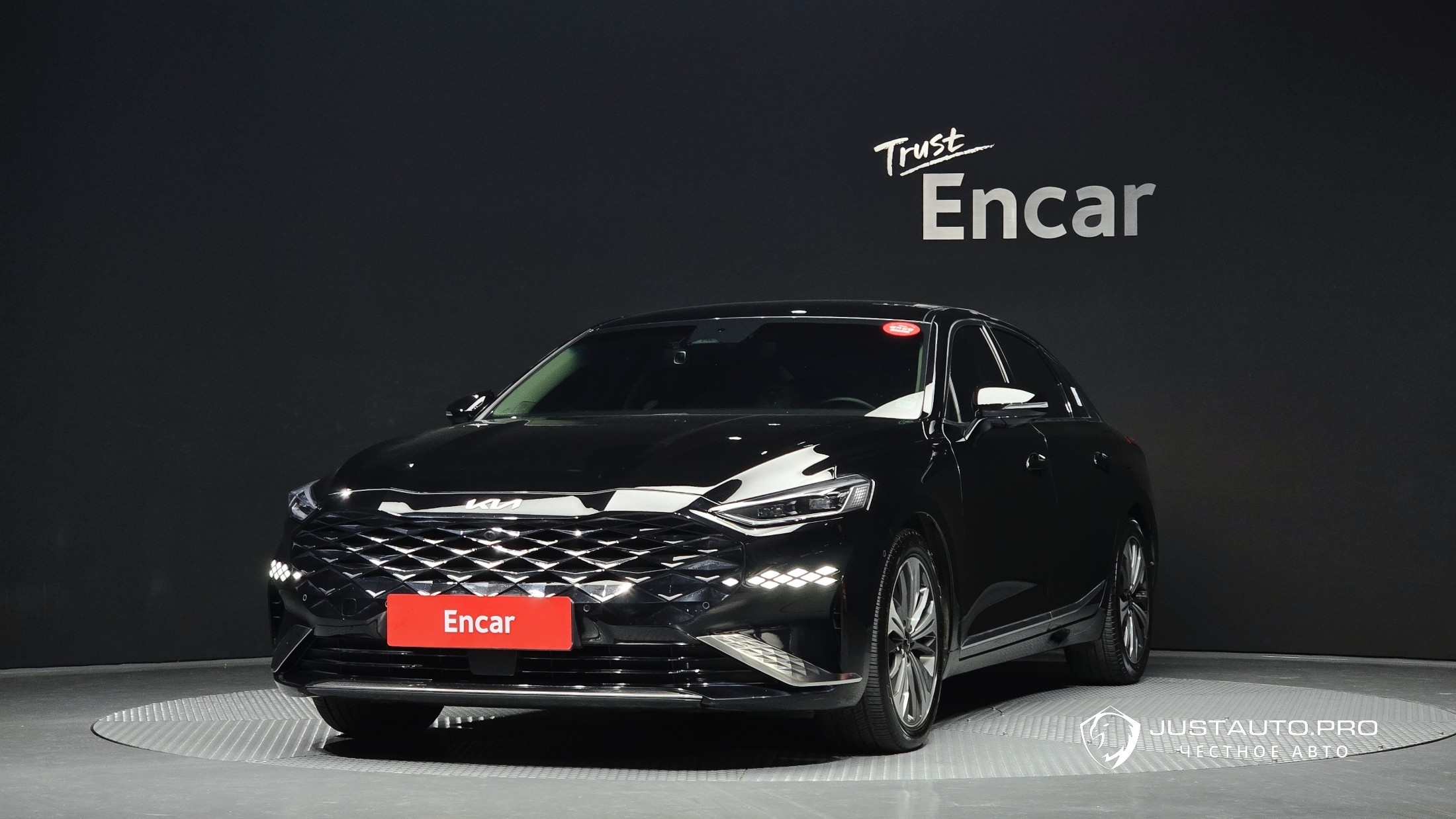 Автомобиль Kia K8