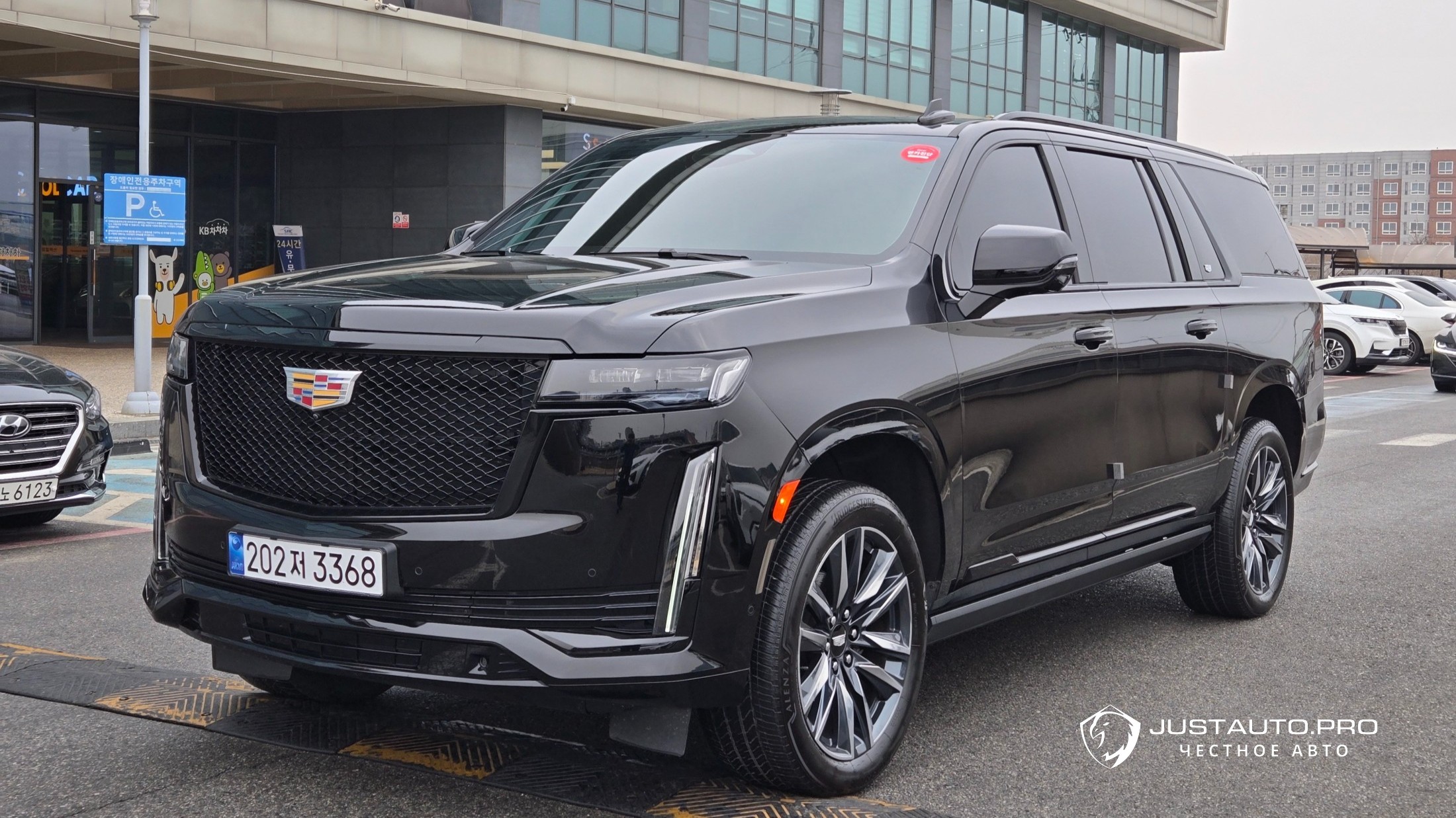 Автомобиль Cadillac Escalade