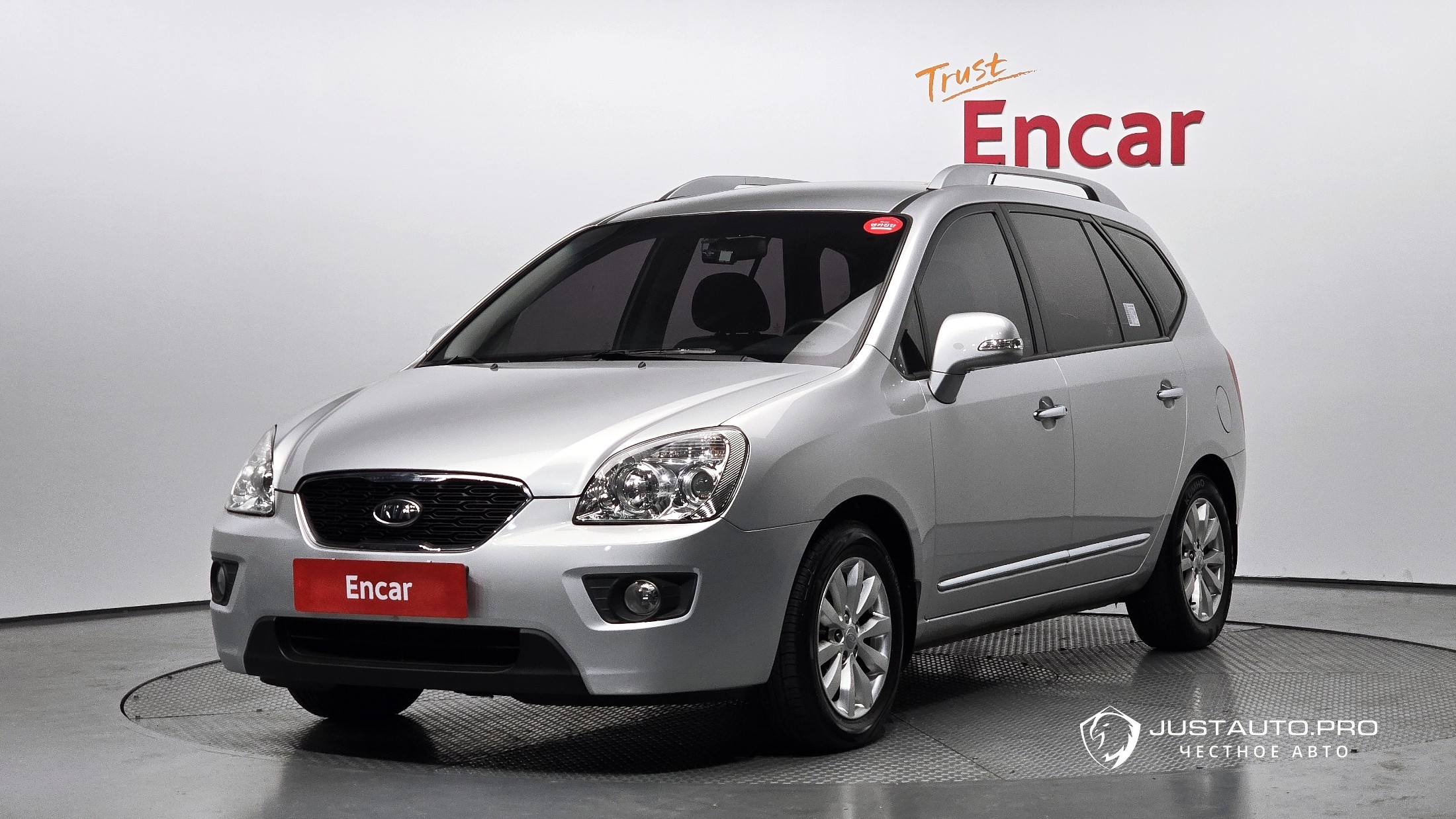 Автомобиль Kia Carens