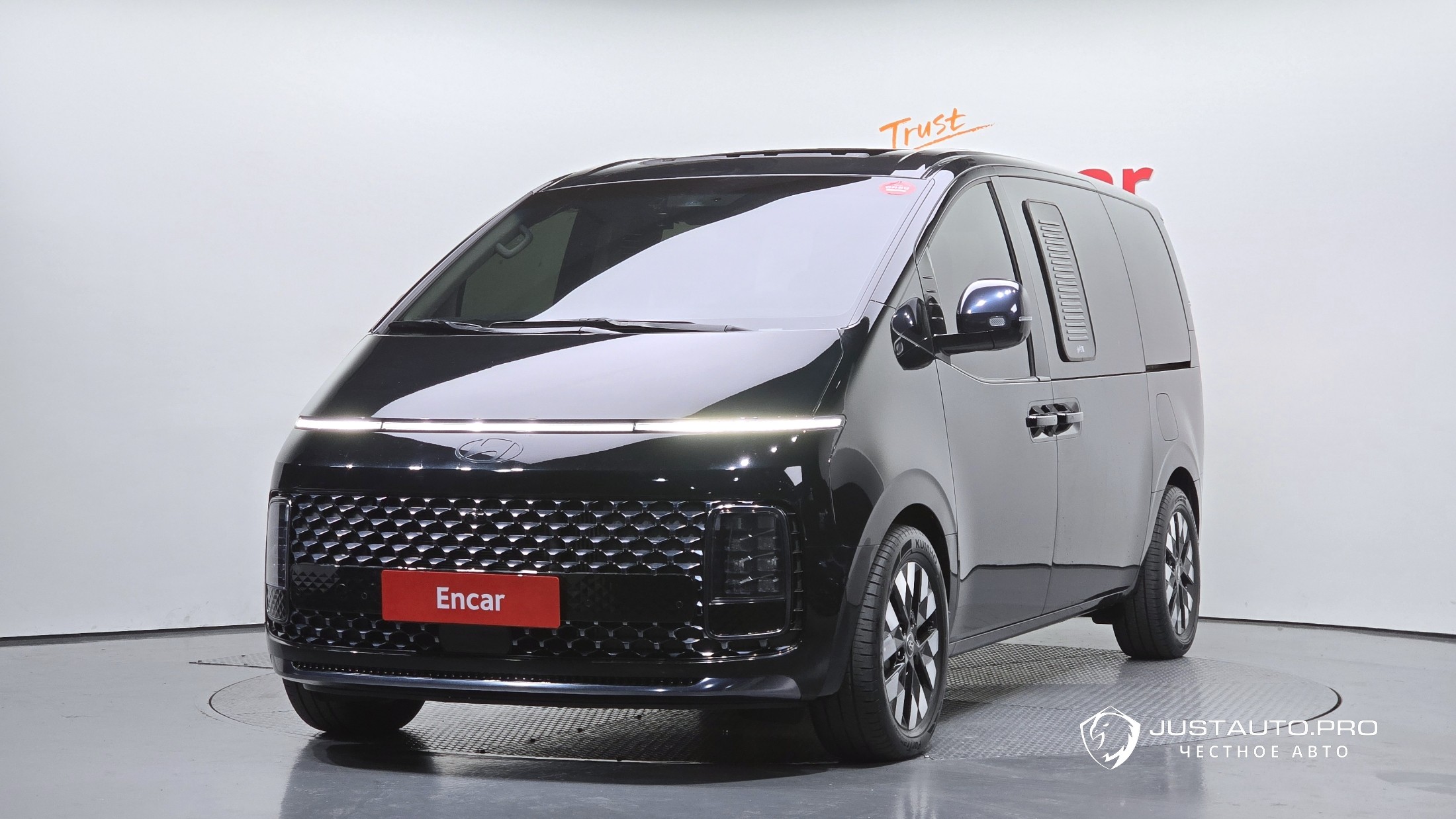 Автомобиль Hyundai Staria