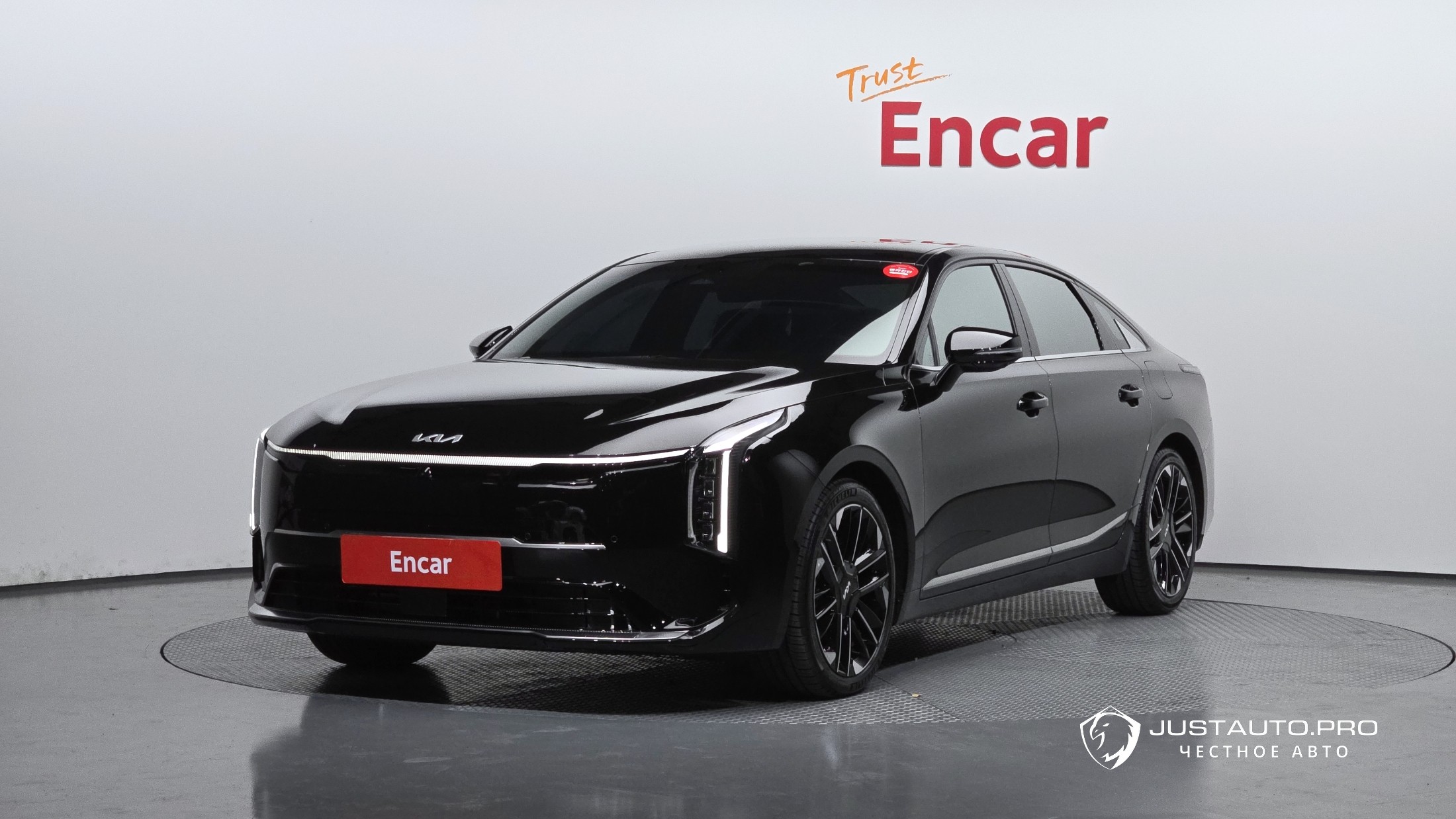 Автомобиль Kia K8