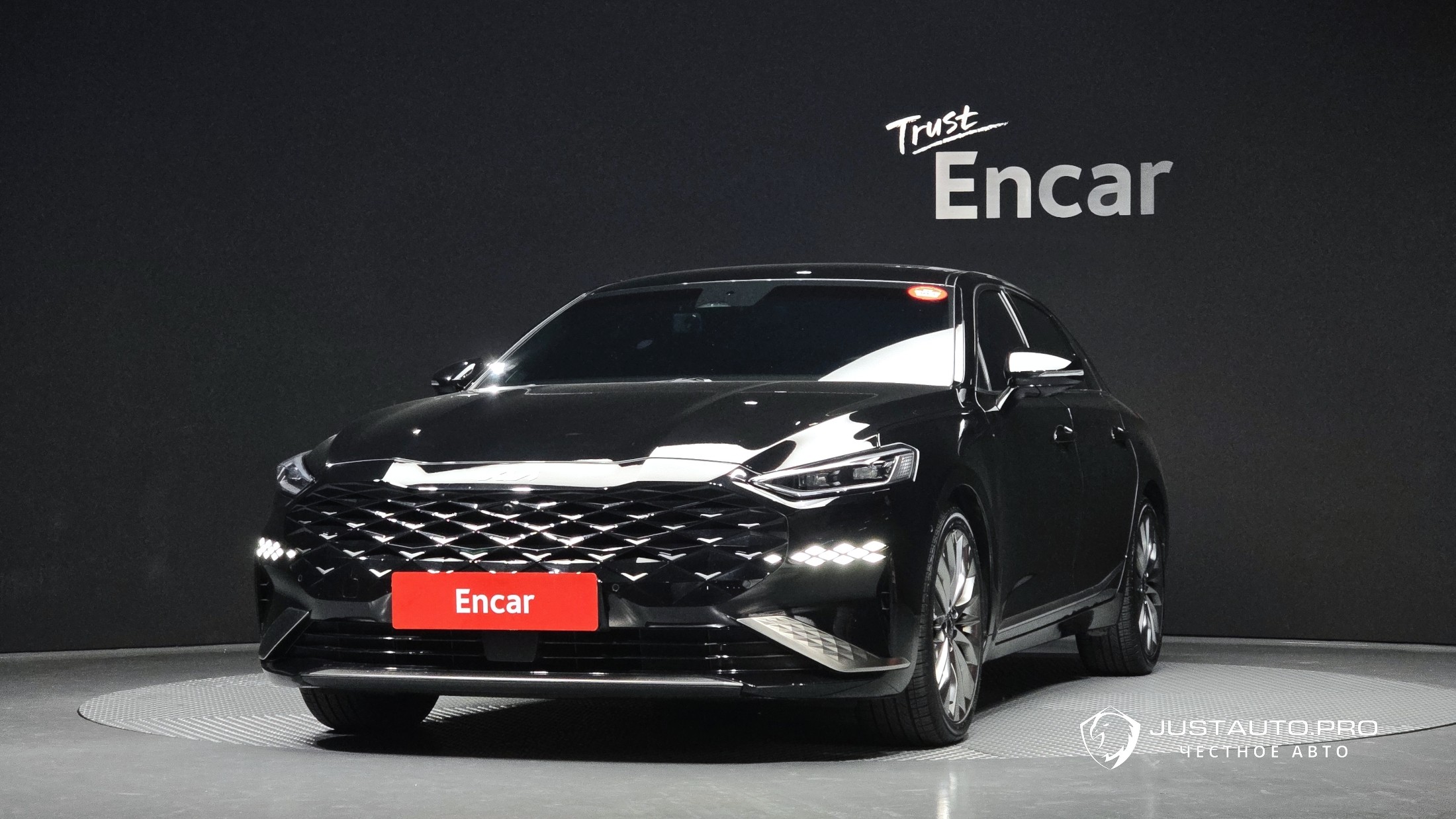 Автомобиль Kia K8