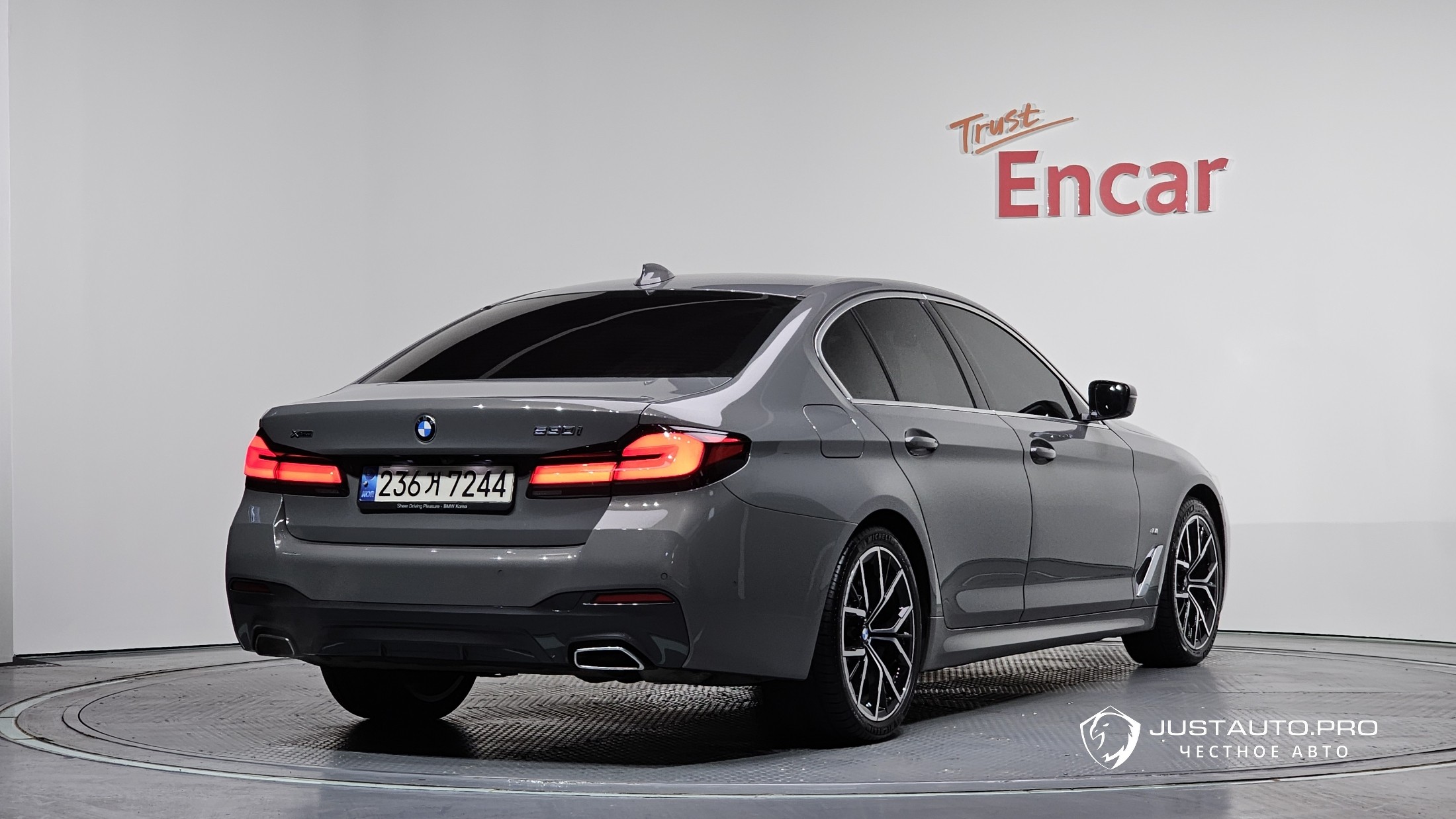 Автомобиль BMW 5-Series