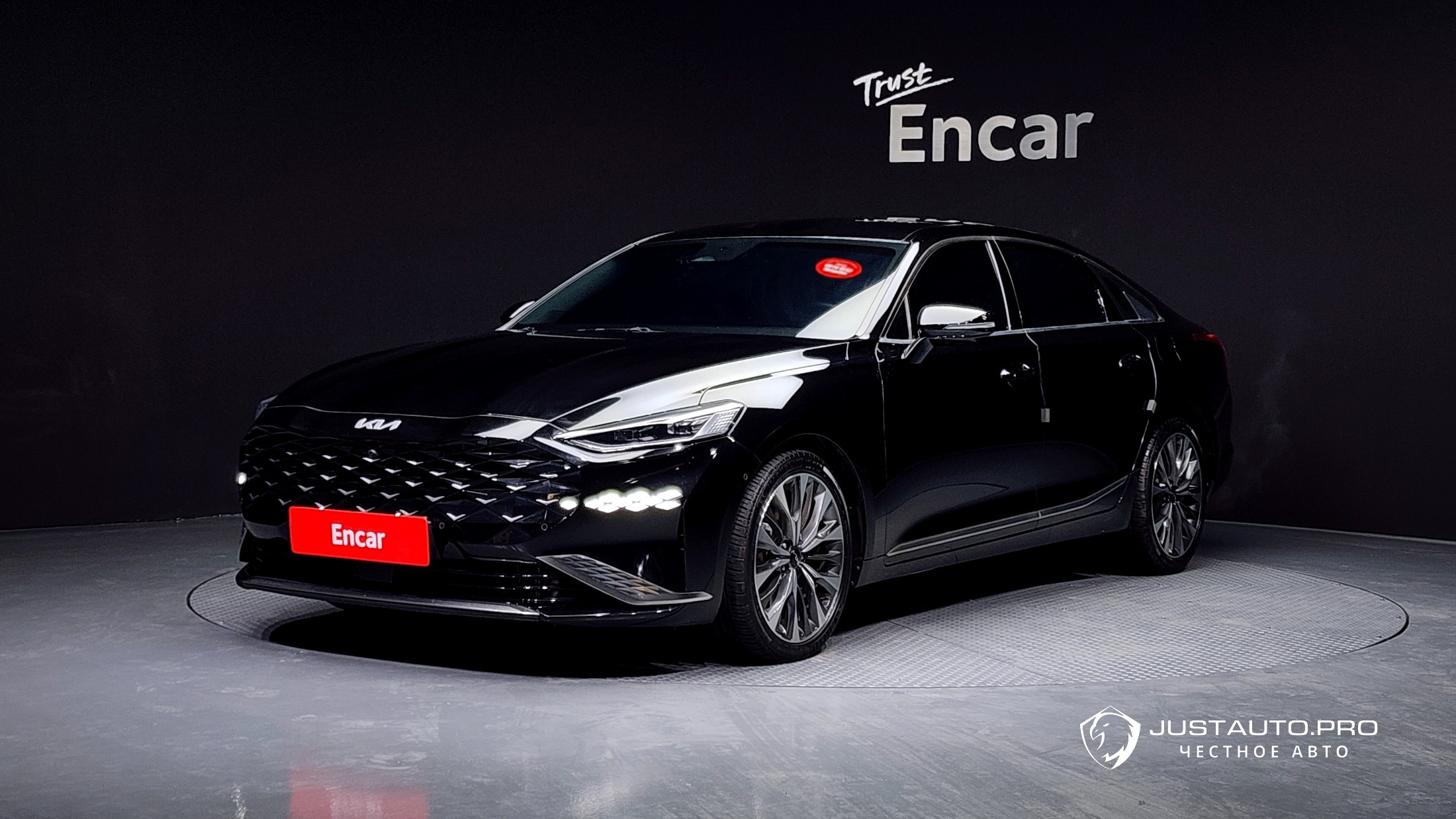 Автомобиль Kia K8