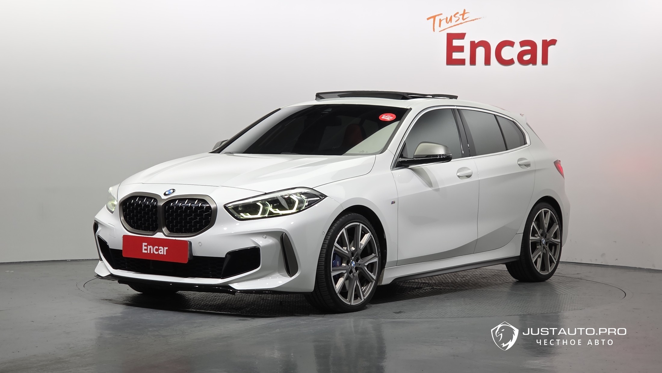 Автомобиль BMW 1-Series