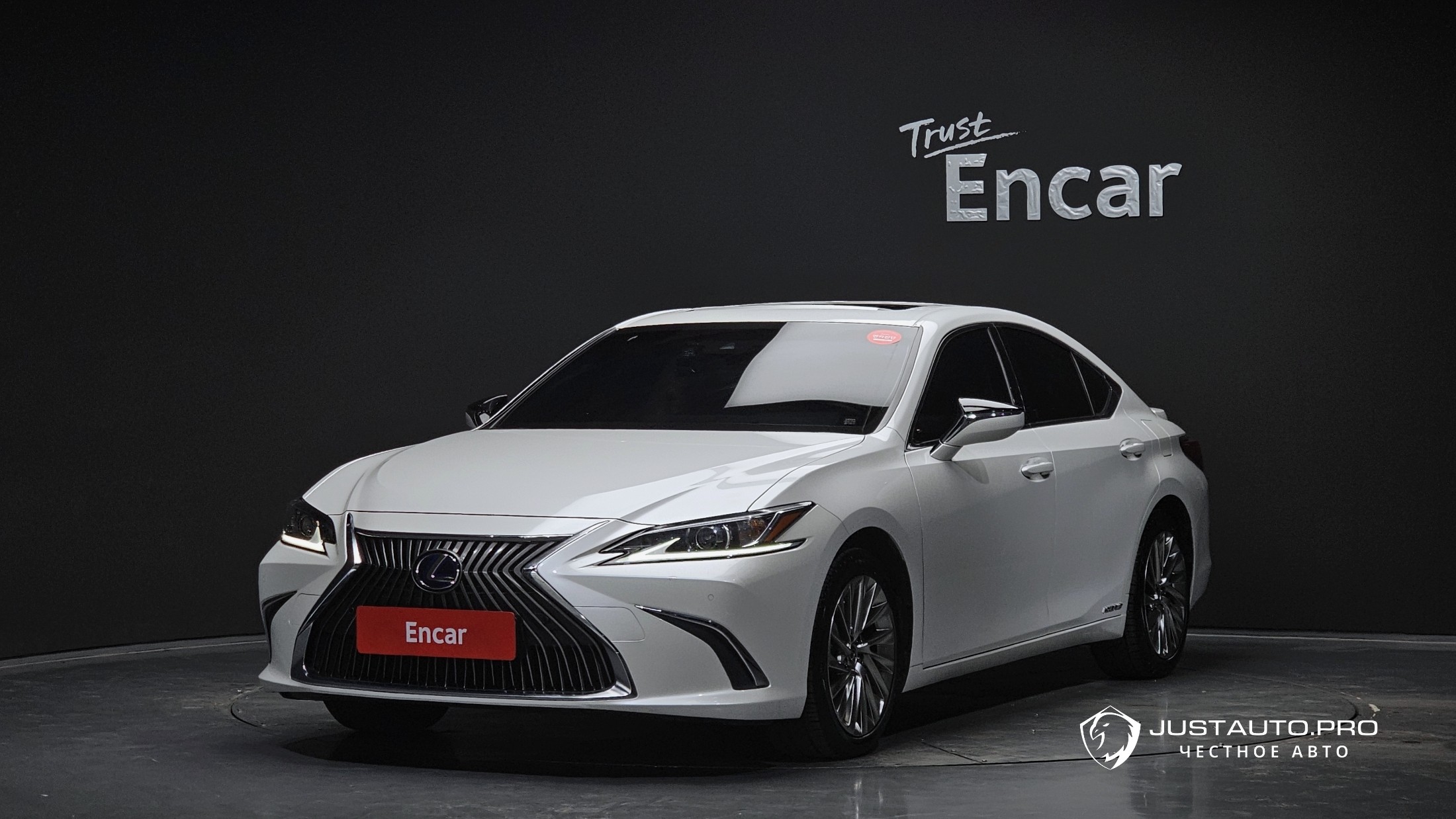 Автомобиль Lexus ES