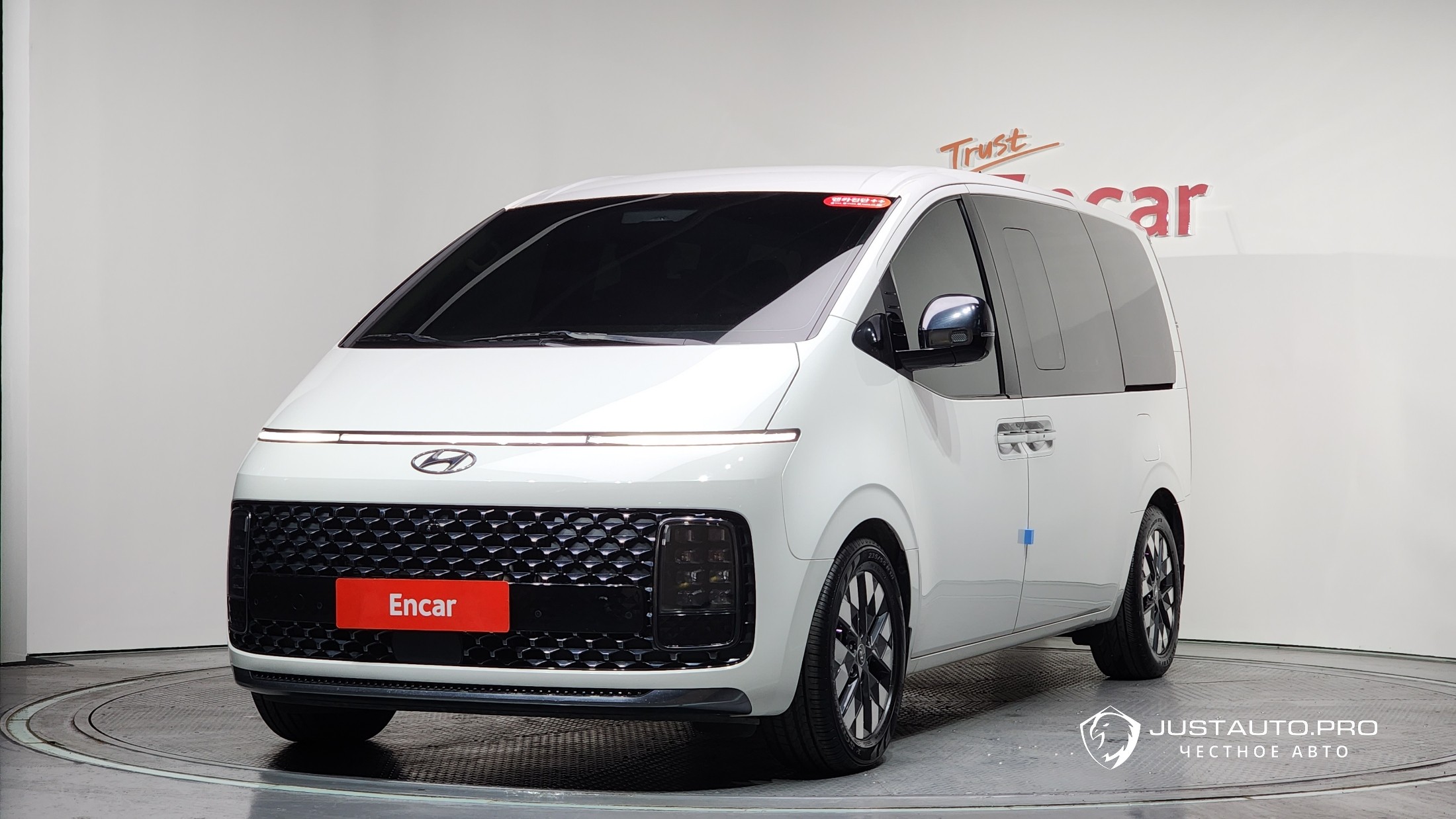 Автомобиль Hyundai Staria