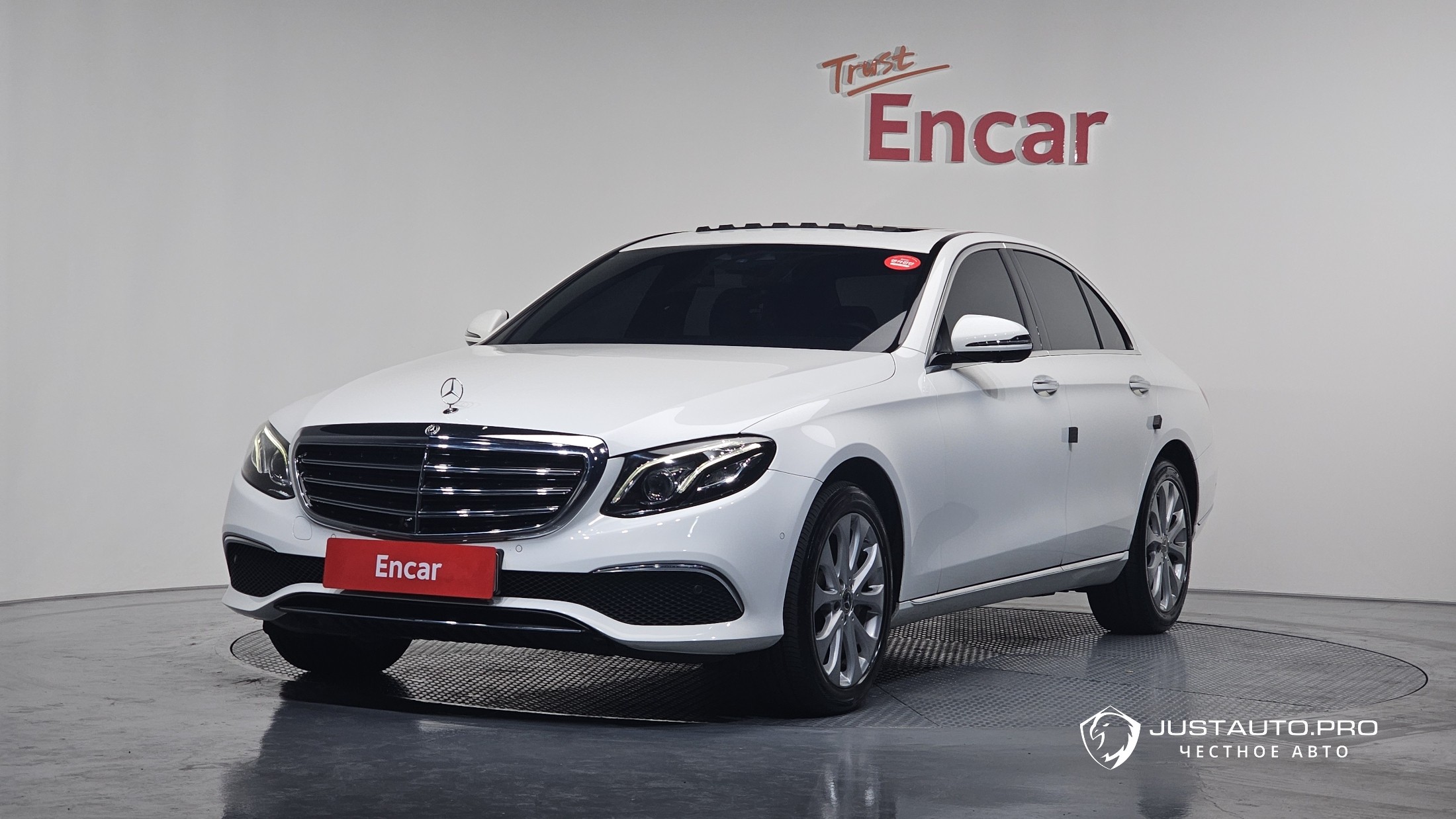 Автомобиль Mercedes-Benz E-Class