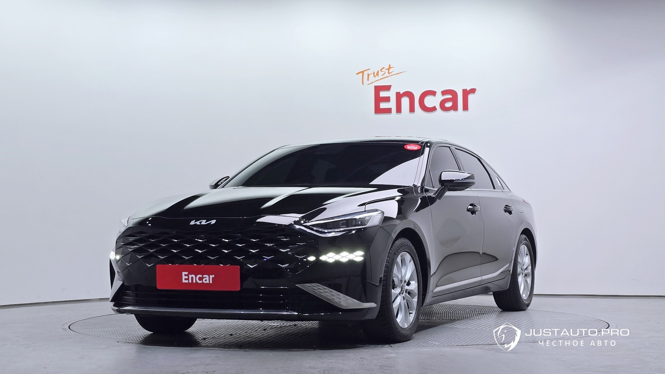 Автомобиль Kia K8