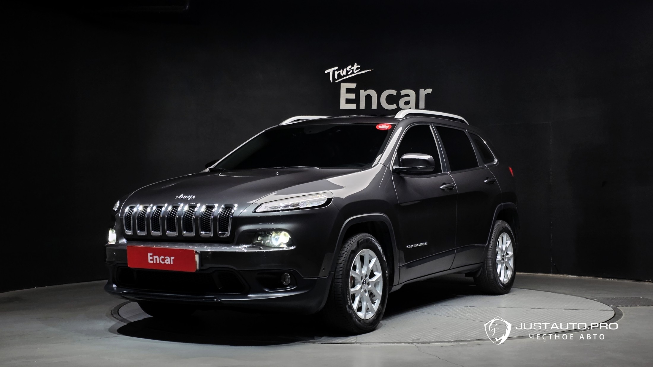 Автомобиль Jeep Cherokee