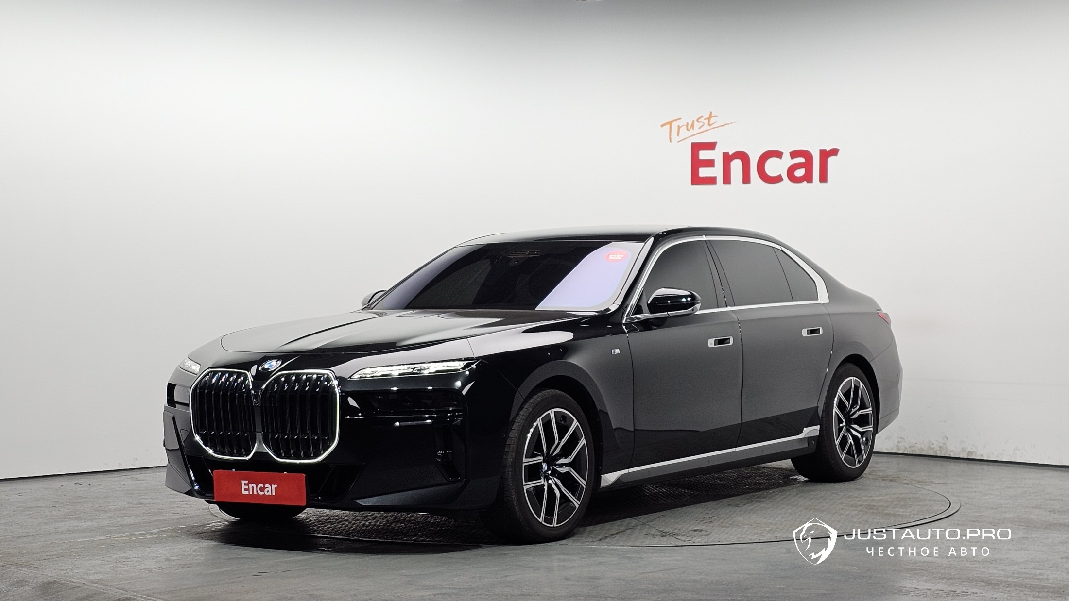 Автомобиль BMW 7-Series